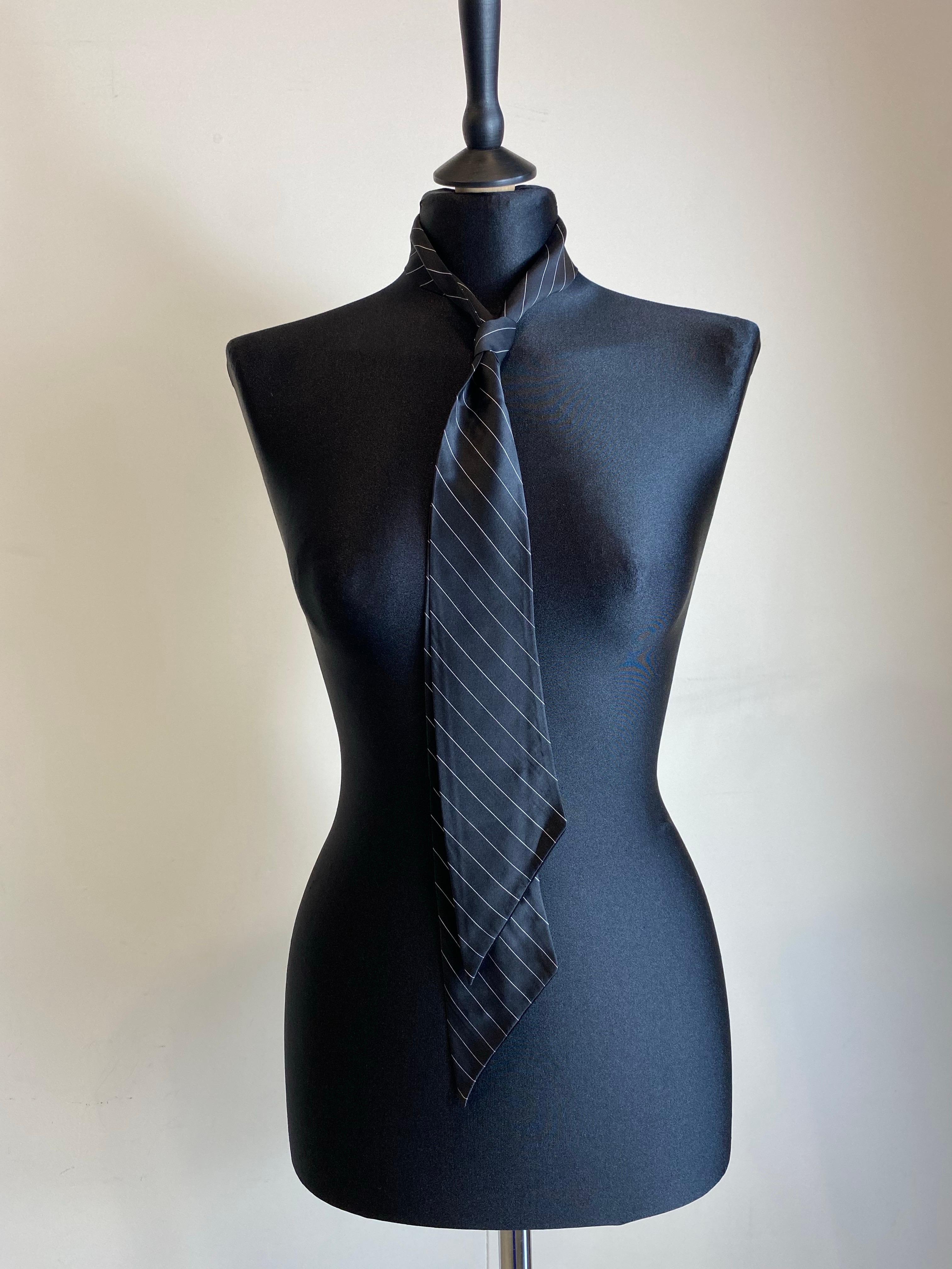 Twilly Saint Laurent.
Striped pattern, 100% silk.
Size 141 cm X 8 cm
New with tag.