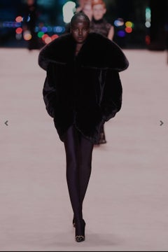 Saint Laurent Silvana Runway FW22 Patent Pumps Sz EU40 / US10. Key show piece
