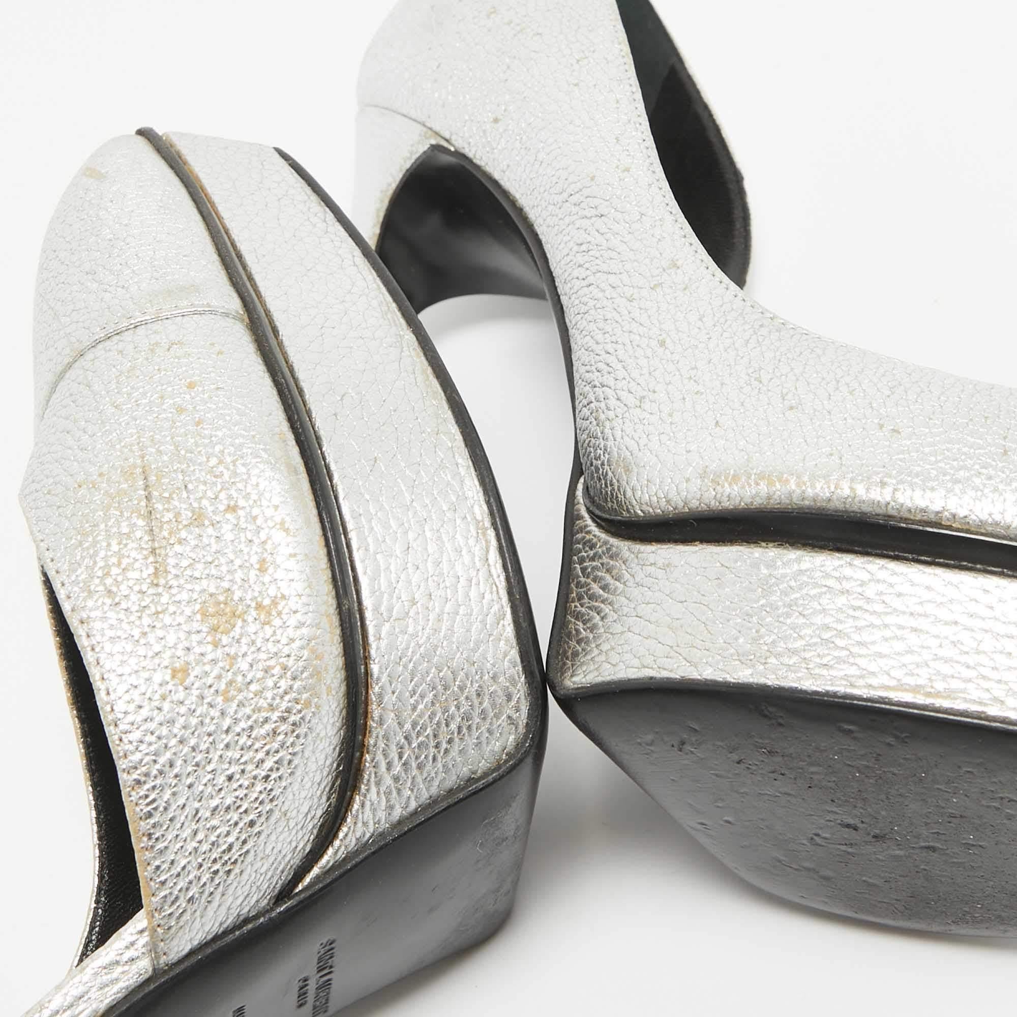 Saint Laurent escarpins Janis D'orsay en cuir argenté taille 39 en vente 2