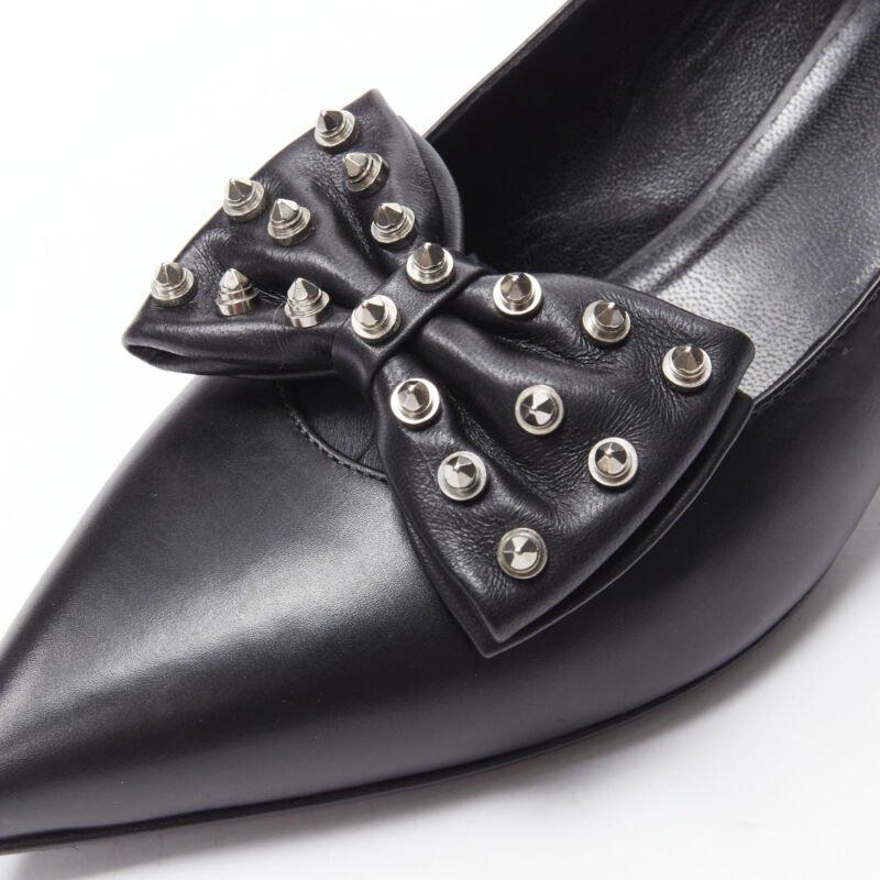 SAINT LAURENT argento con borchie e fiocco, punta della pompa EU37 in vendita 3