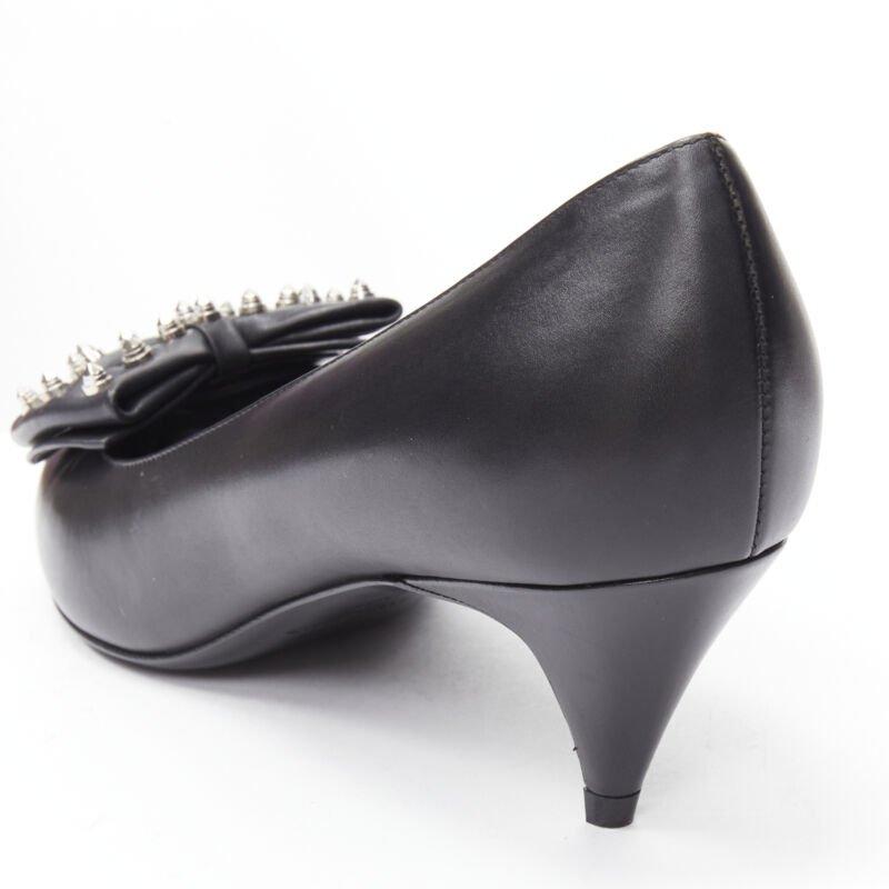 SAINT LAURENT argento con borchie e fiocco, punta della pompa EU37 in vendita 4