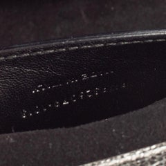 Saint Laurent Kate Clutch aus strukturiertem Leder in Silber mit Klappe