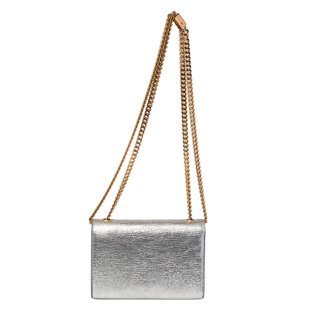 The YSL Kate crossbody bag has all the details that make it a special designer bag. Crafted using textured leather, the bag features a sturdy gold-tone shoulder chain, the YSL logo with a tassel on the front flap, and a suede-lined compartment to