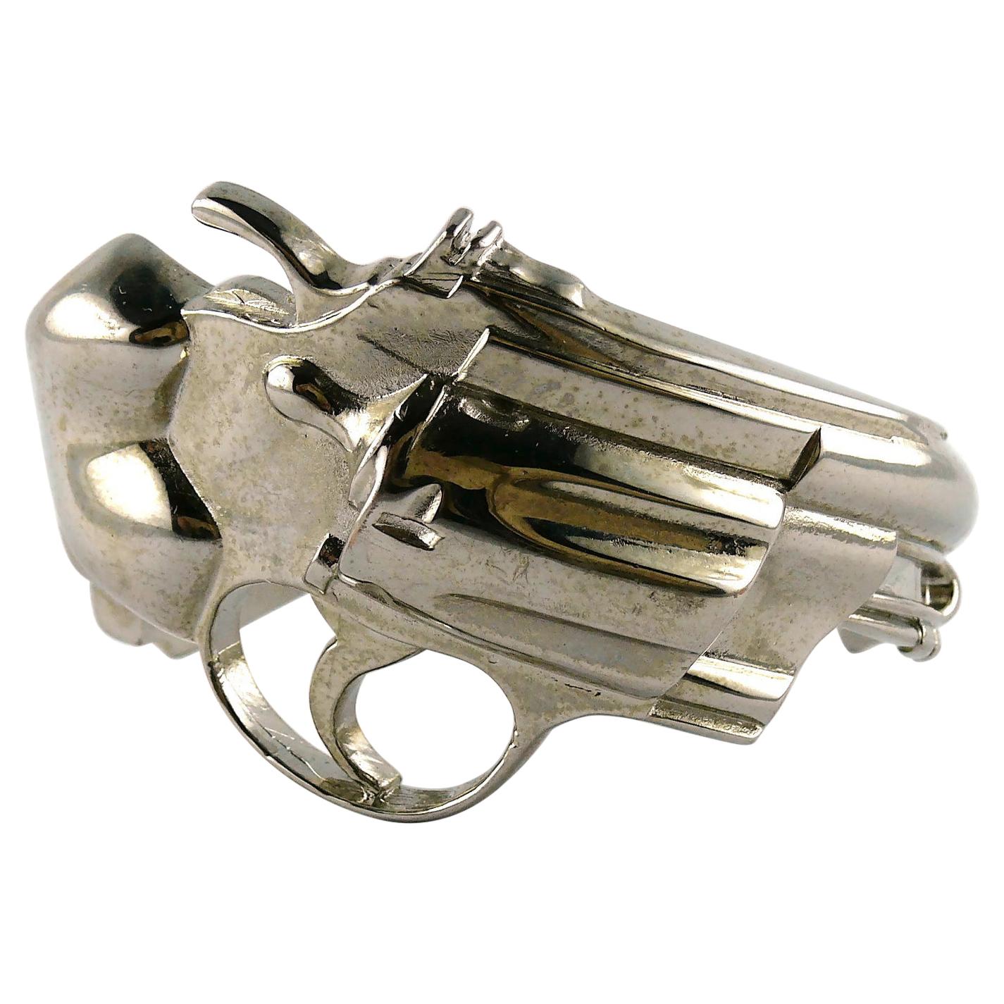Saint Laurent Silberfarben getöntes Revolver-Gewehr-Manschettenarmband im Angebot