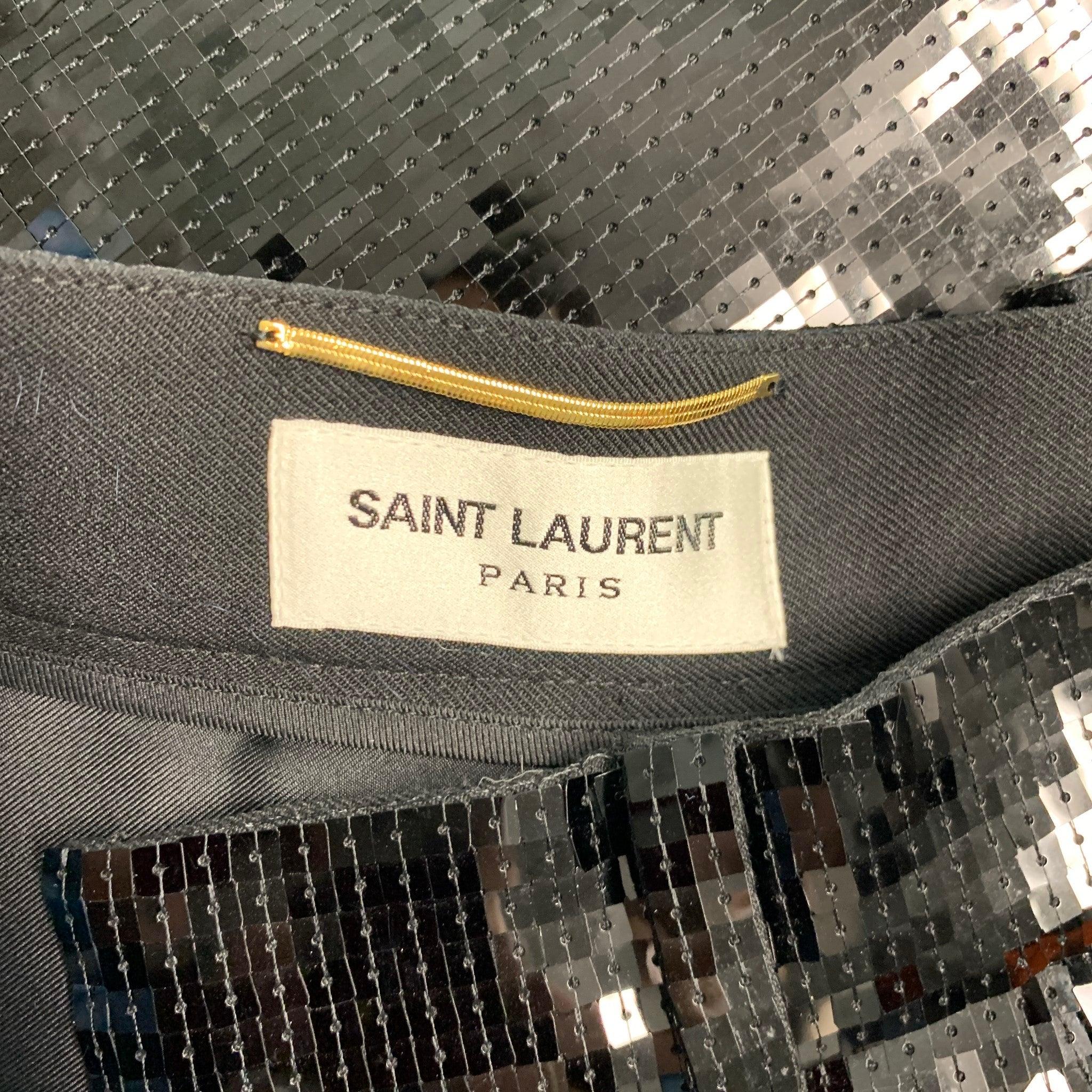 SAINT LAURENT Taille 2 Short plissé en laine noire en vente 1