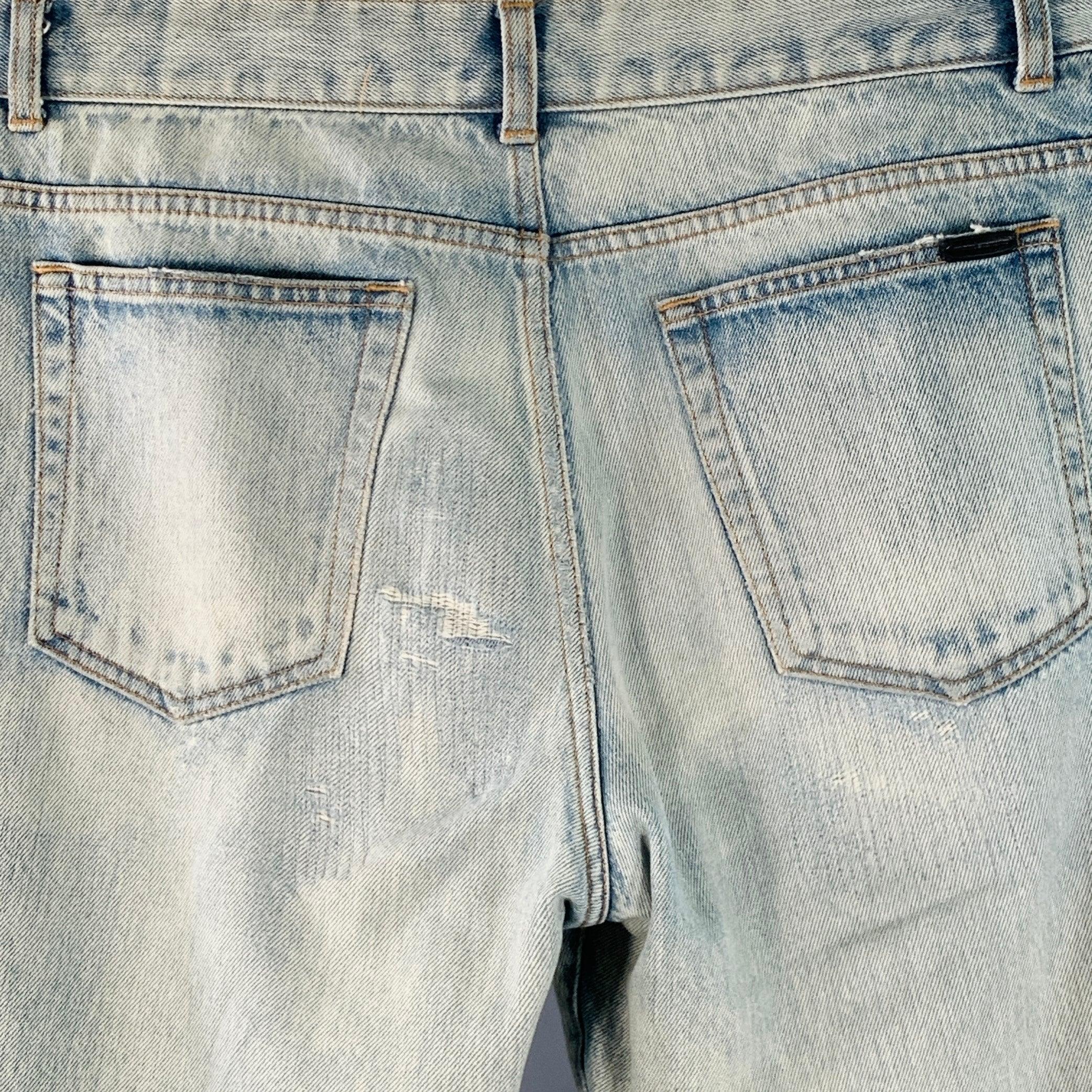 SAINT LAURENT Taille 31 Bleu Distressed Cotton Tapered Zip Fly Jeans Bon état - En vente à San Francisco, CA