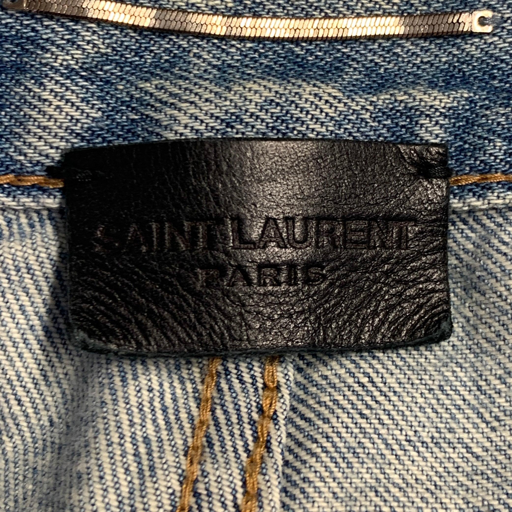 SAINT LAURENT Taille 31 Bleu Distressed Cotton Tapered Zip Fly Jeans Pour hommes en vente