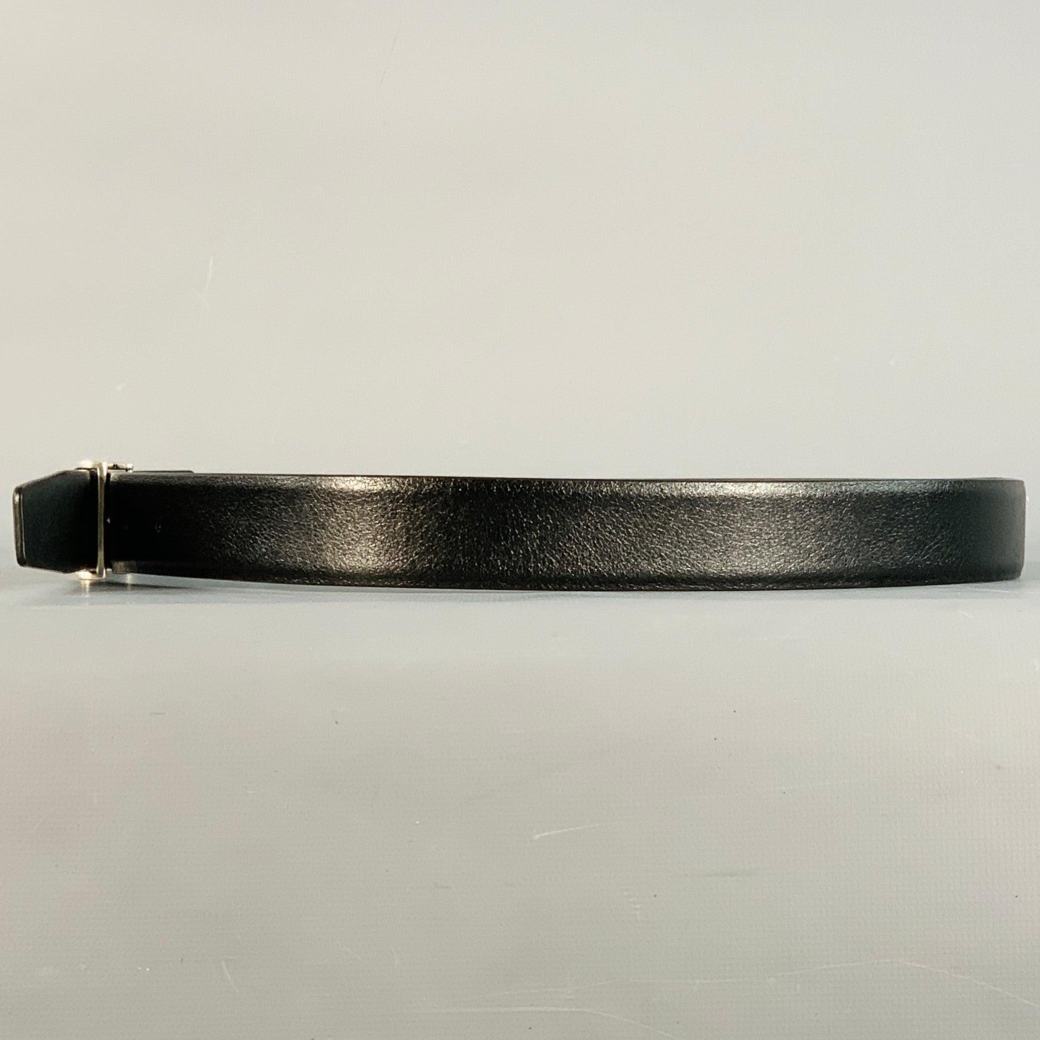 SAINT LAURENT Taille 36 Ceinture à boucle en cuir noir et argenté Excellent état - En vente à San Francisco, CA