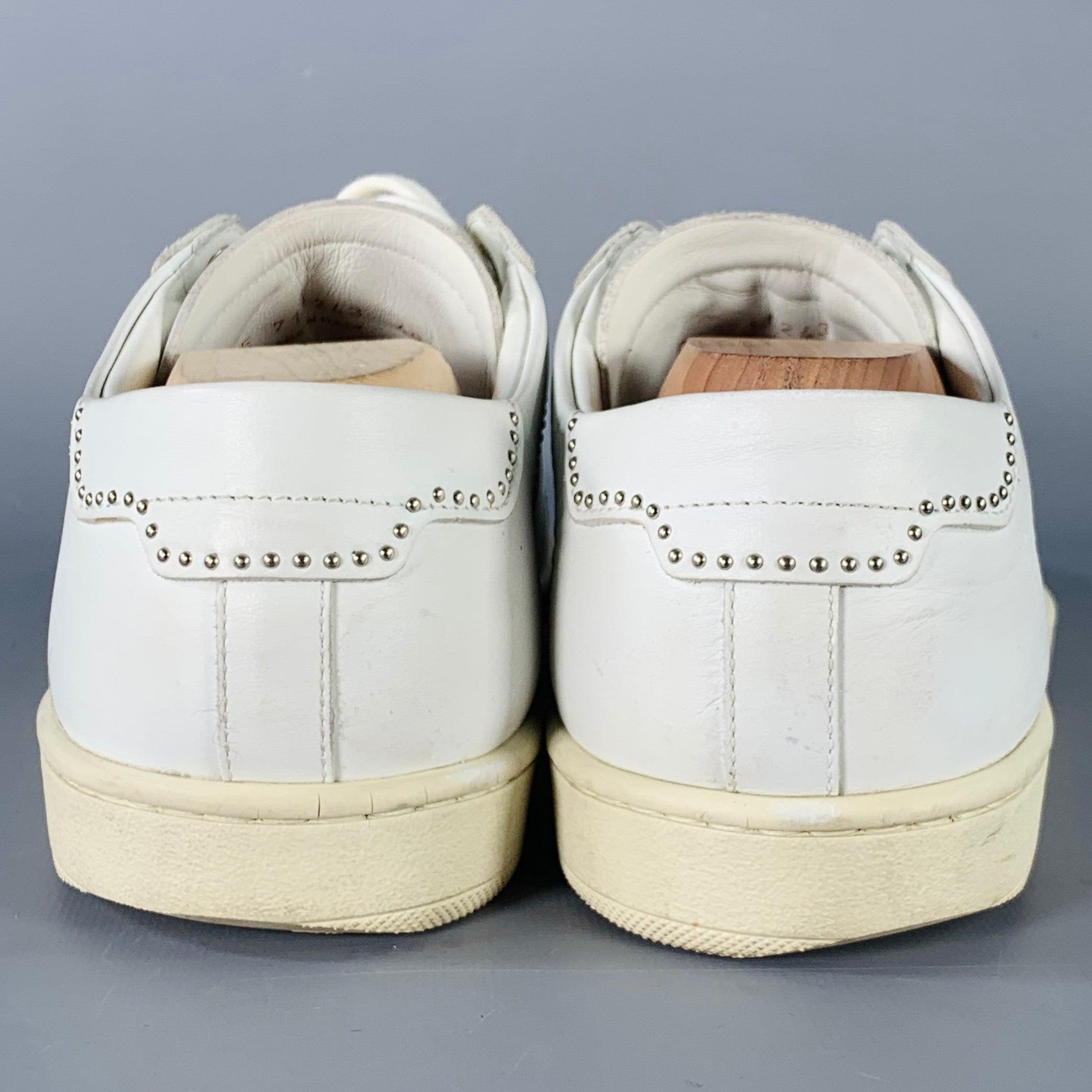 Beige SAINT LAURENT Size 7 White Silver Leather Studded Low Top Sneakers en vente