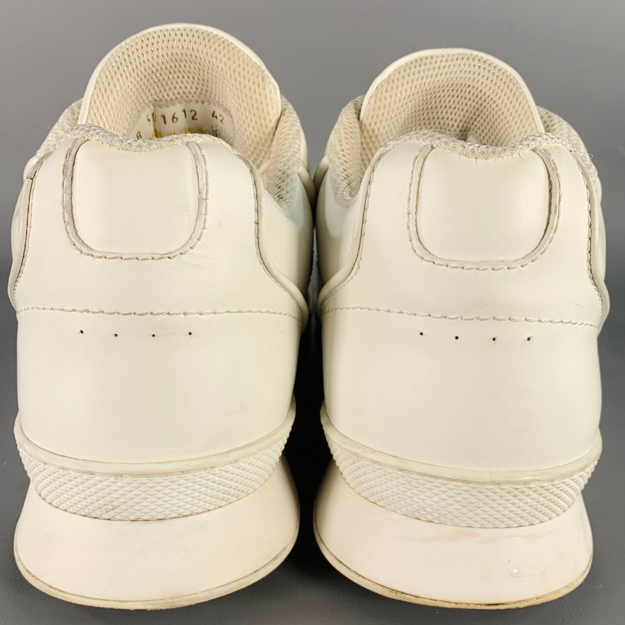 Gris SAINT LAURENT Size 9 White Leather Lace-Up Low Top Sneakers en vente