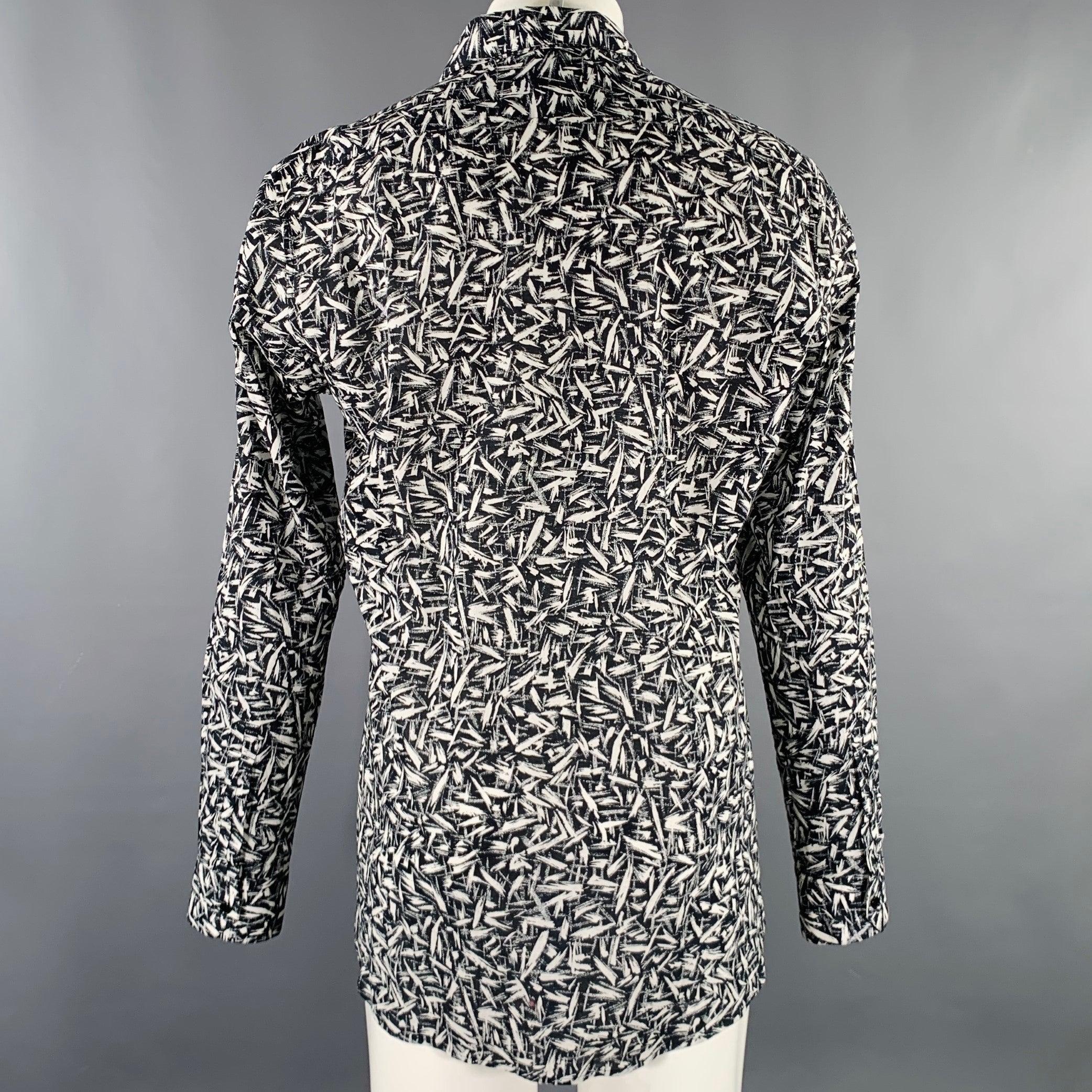 SAINT LAURENT Size M Black White Print Cotton Button Up Long Sleeve Shirt (Chemise à manches longues boutonnée en coton imprimé noir et blanc) Excellent état - En vente à San Francisco, CA