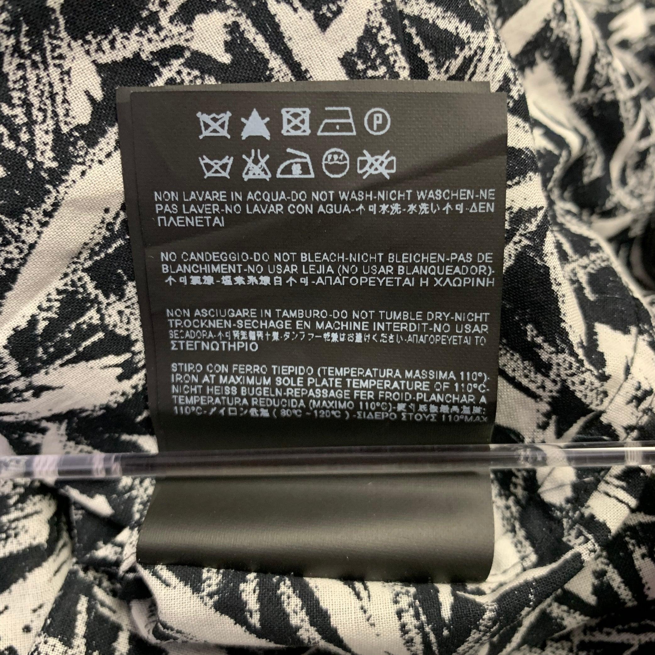 SAINT LAURENT Size M Black White Print Cotton Button Up Long Sleeve Shirt (Chemise à manches longues boutonnée en coton imprimé noir et blanc) en vente 3