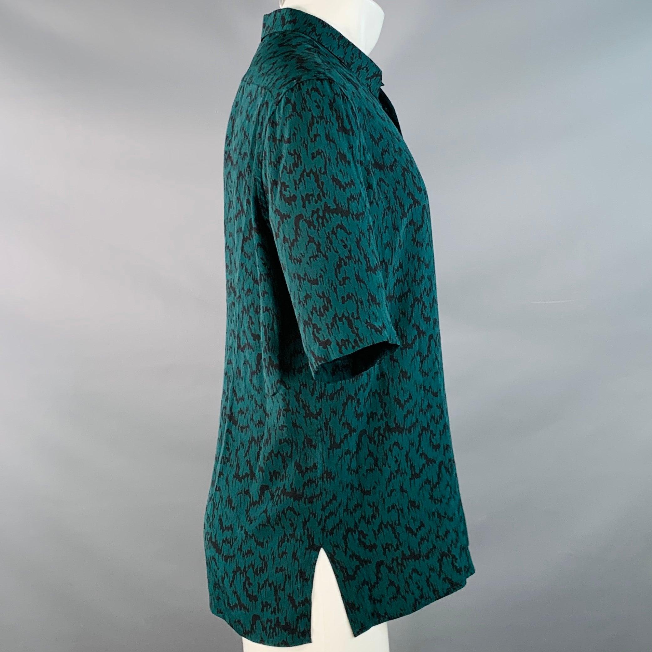 SAINT LAURENT Taglia S Verde Nero Astratto Zig Zag Seta Colletto Spalmato Camicia a Manica Corta In condizioni ottime in vendita a San Francisco, CA