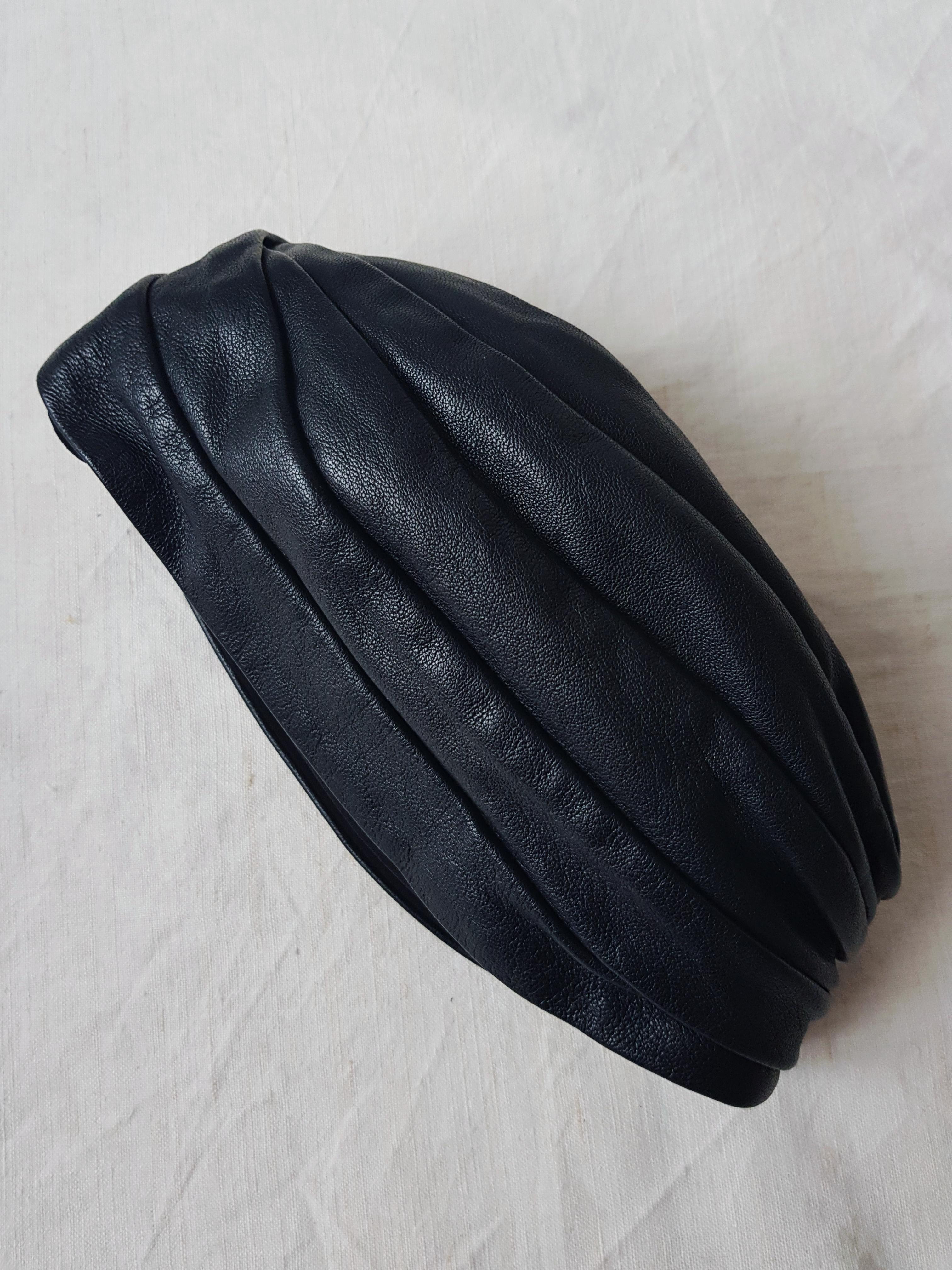 SAINT LAURENT SS 2015 leather turban In Excellent Condition In Genève, CH