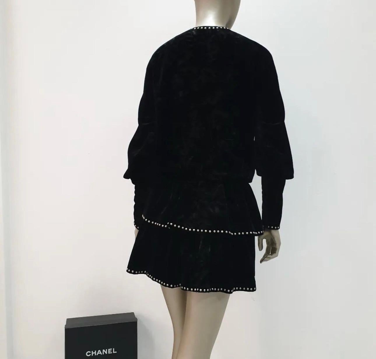 From 2019
Retail price $4490
This black silk blend studded velvet dress from Saint Laurent features a round neck, long sleeves, silver-tone stud detailing and a short length.
Sz.36
Good condition. Minor signs of wear.
