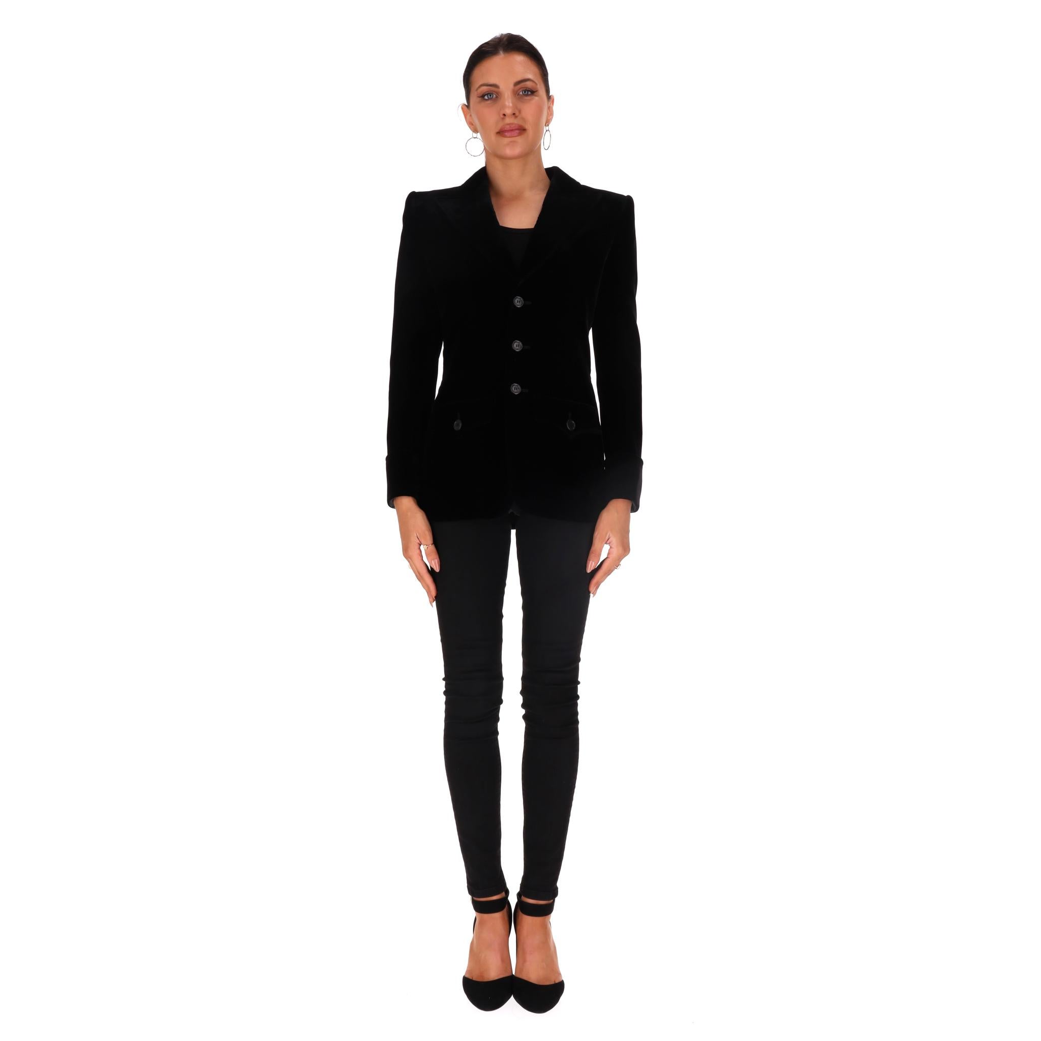 Adoriamo - Blazer di velluto su misura Saint Laurent

Giacca in velluto nero con chiusura centrale a bottoni e tasche con patta sul davanti.

Con maniche a polsino e chiusura sul retro.

Prezzo di listino circa 2,400 euro

Taglia - 38FR

Condizioni