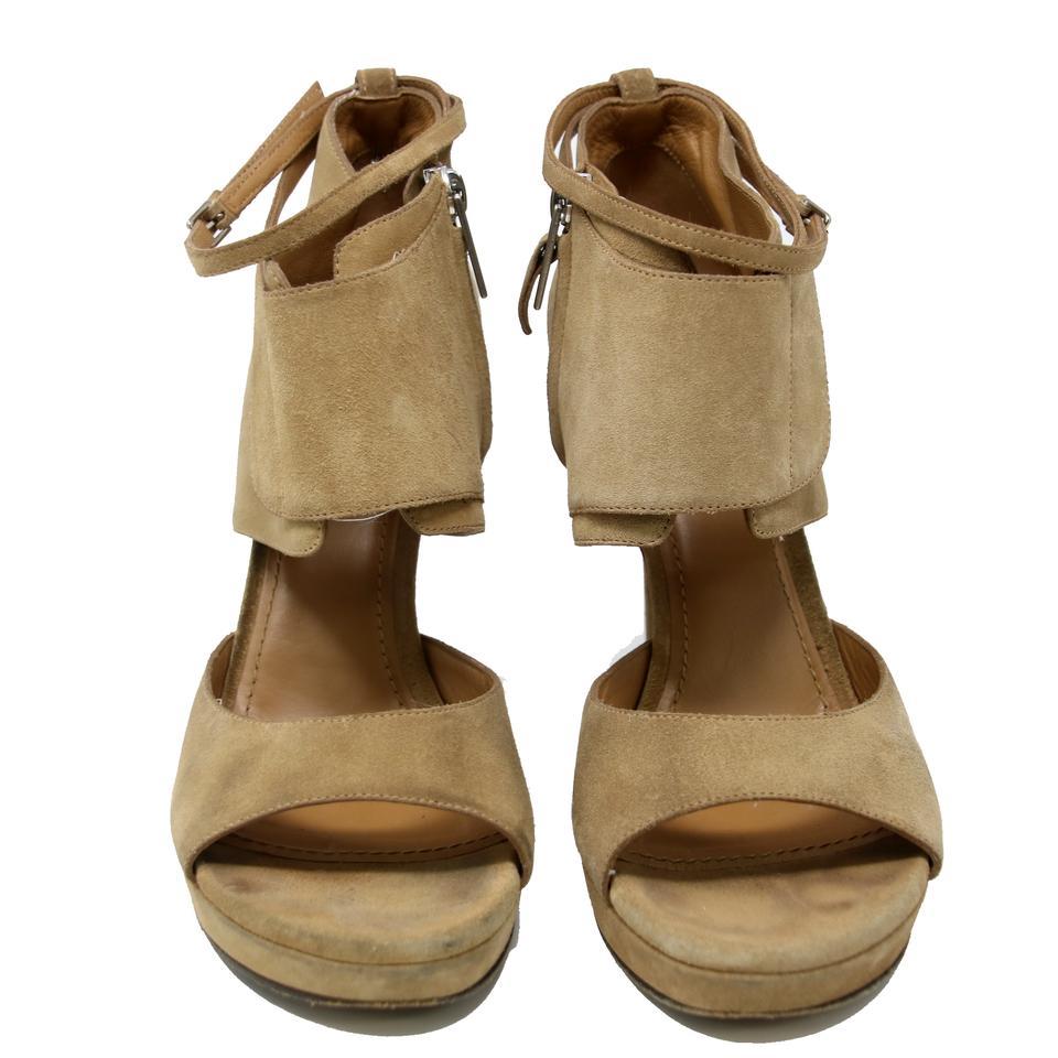 Saint Laurent Tan Signature YSL Ankle Strap Booties 38 Platforms YL-S0917P-0135

Description:
Tan suede Yves Saint Laurent platform booties with cutouts at vamps, covered heels, zip closures at sides and buckle closures at ankle straps. 

Condition: