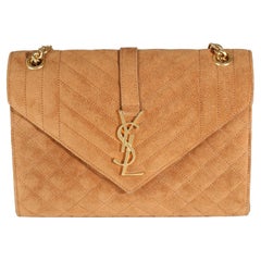Saint Laurent, petit sac à rabat enveloppe monogramme en daim et tricot mixte brun clair