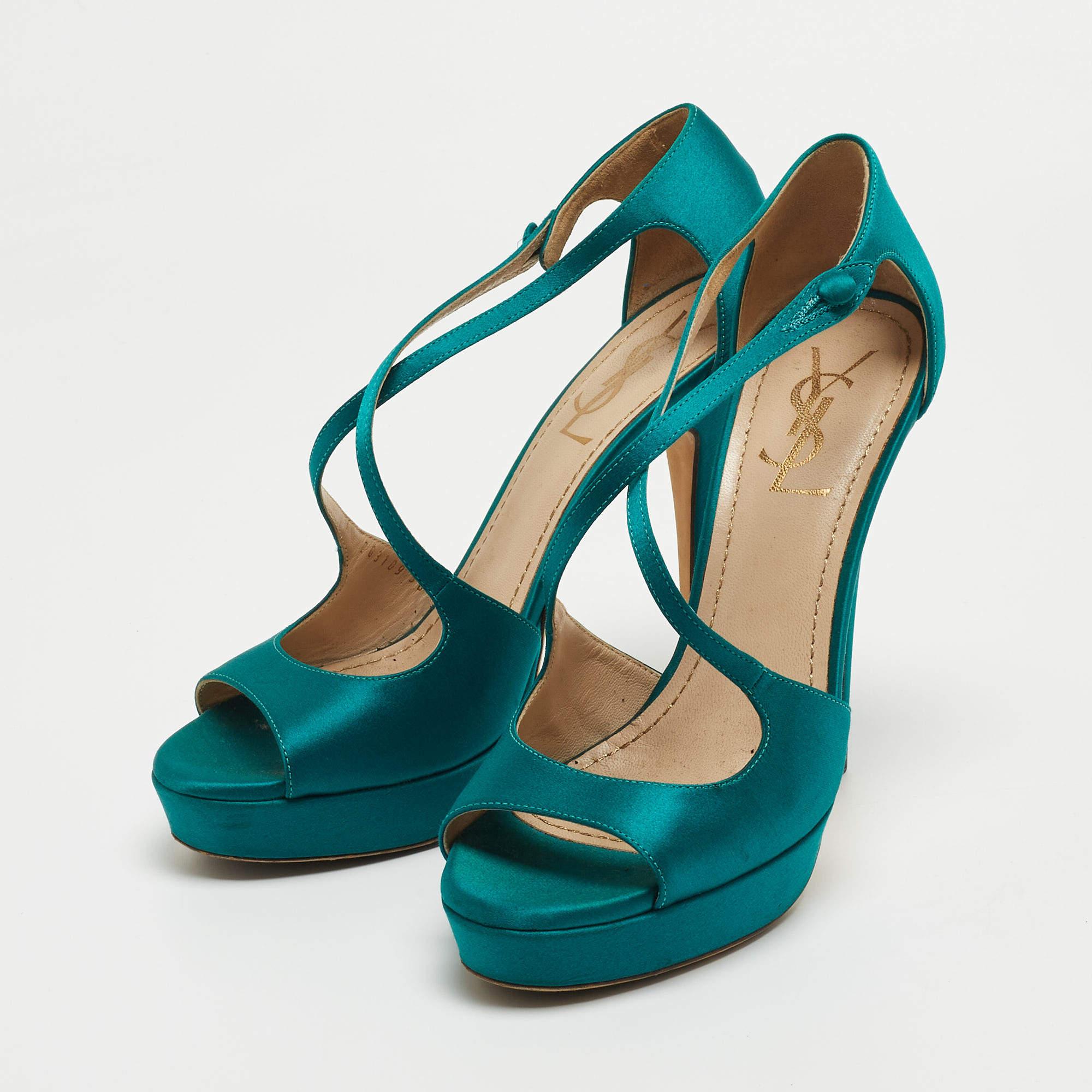 These sandals will frame your feet in an elegant manner. Crafted from quality materials they flaunt a classy display comfortable insoles and durable heels.