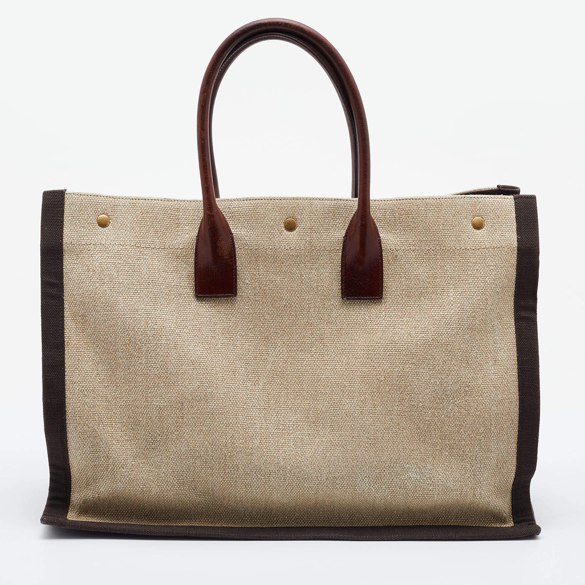 Visually appealing and incredibly stylish is this classic Rive Gauche tote. Lined with a durable fabric, this will easily last you season after season. From the house of Saint Laurent, this bag is an outstanding fusion of brilliance and
