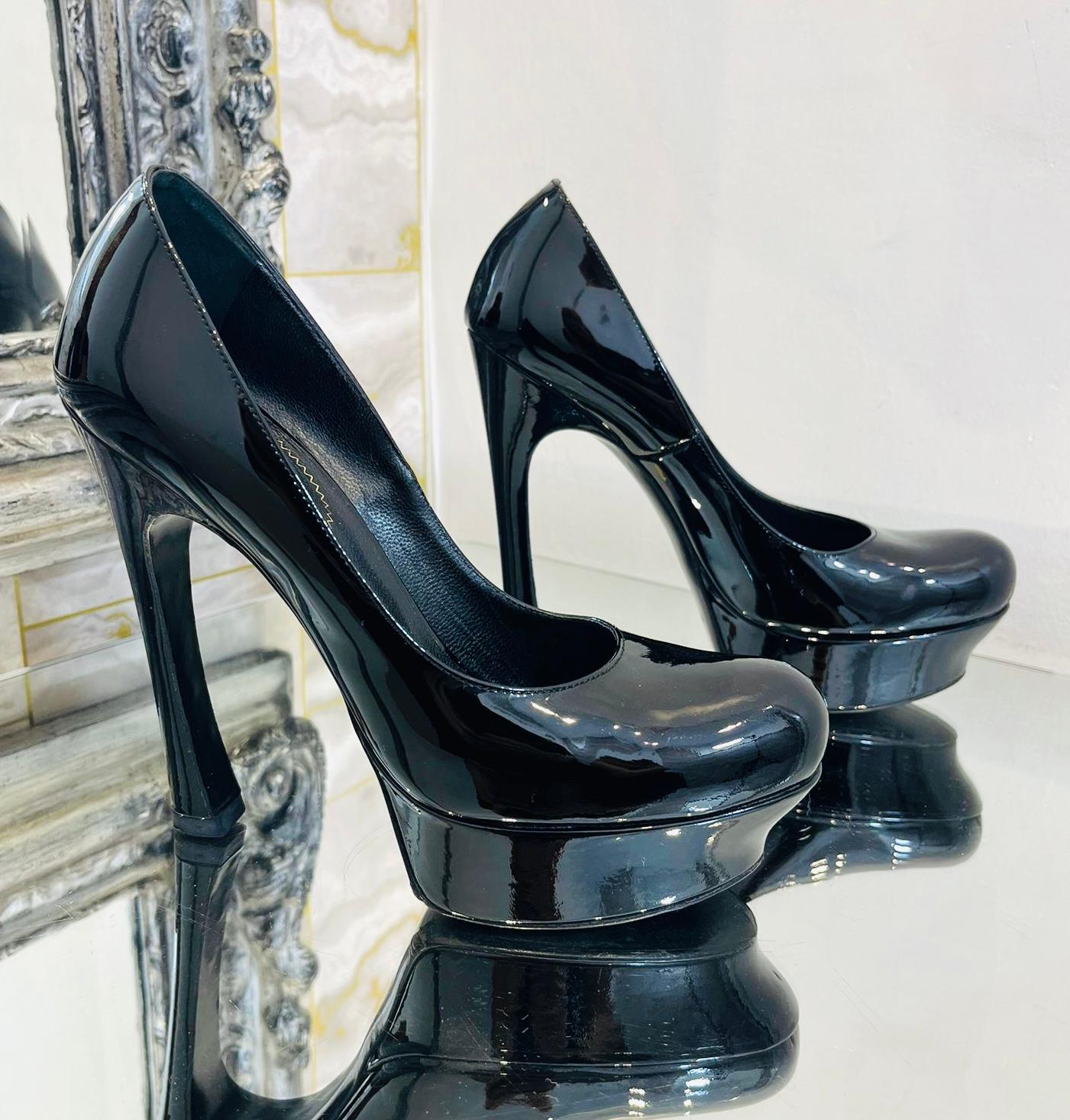Saint Laurent Tribtoo Patent Leather Pumps In Excellent Condition For Sale In London, GB