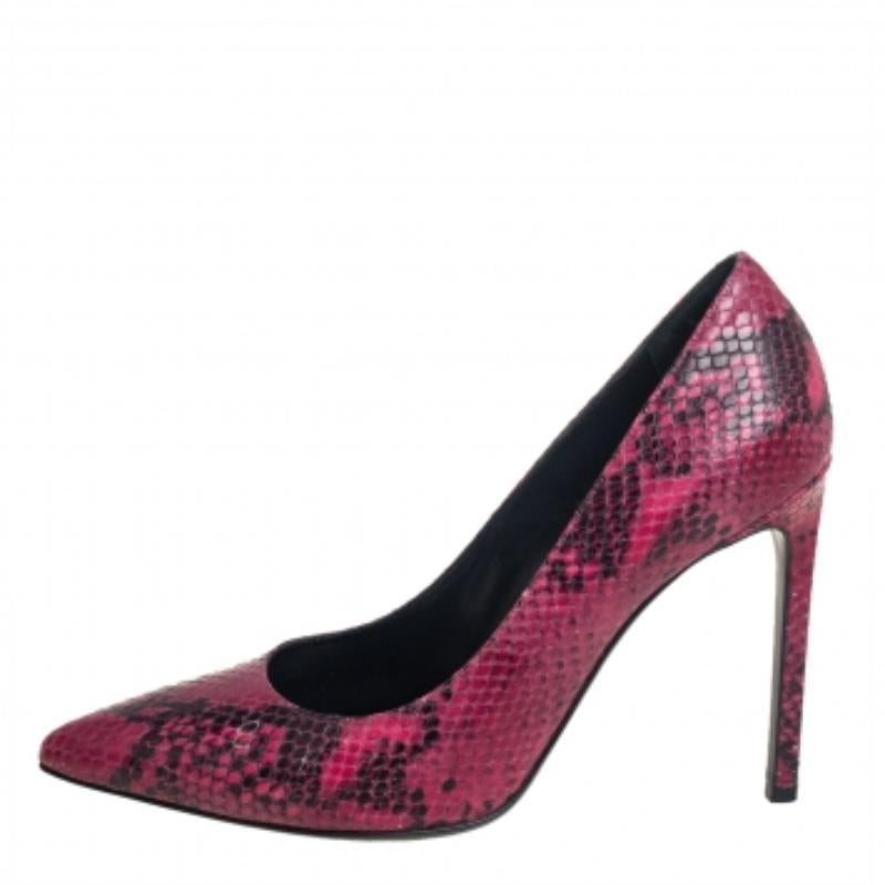 Don an uber-chic look by flaunting this pair of exquisite Saint Laurent pumps. Crafted meticulously from python-embossed leather, they come in a classic combination of hues. They are styled with pointed toes, 11 cm heels, and leather soles.