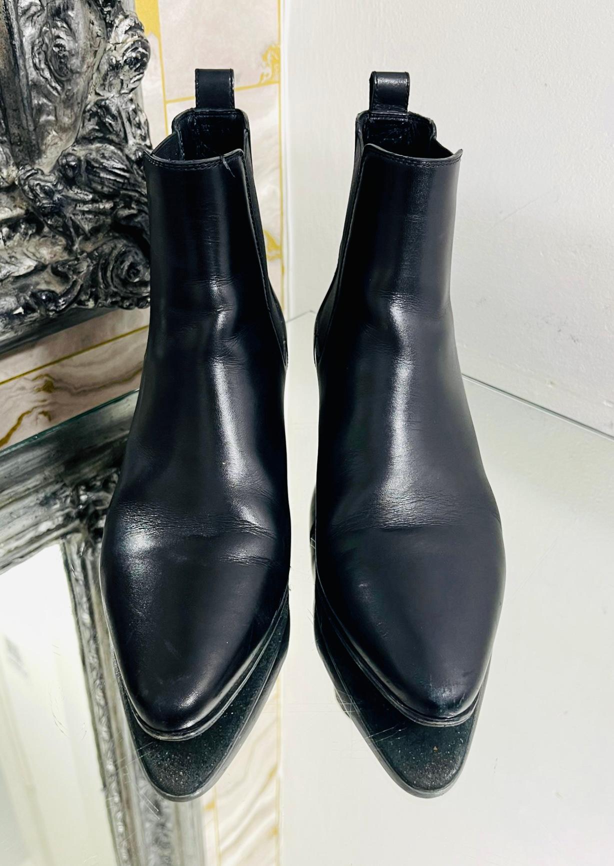 Saint Laurent Vassili Leather Chelsea Ankle Boots

Black slip-on boots designed with pointed toe and stacked heel.

Featuring elasticated side inserts, leather lining, insoles and soles. Rrp £930

Size – 35.5

Condition – Fair (Wear to the heel and