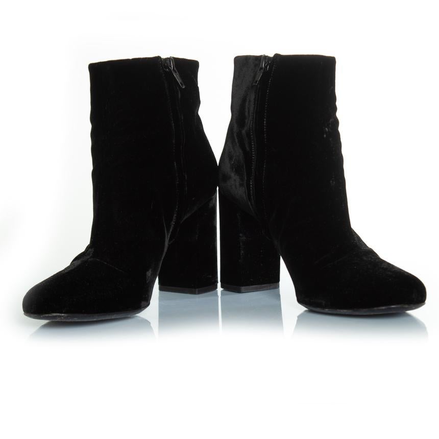 Black Saint Laurent, velvet ankle boots in black For Sale