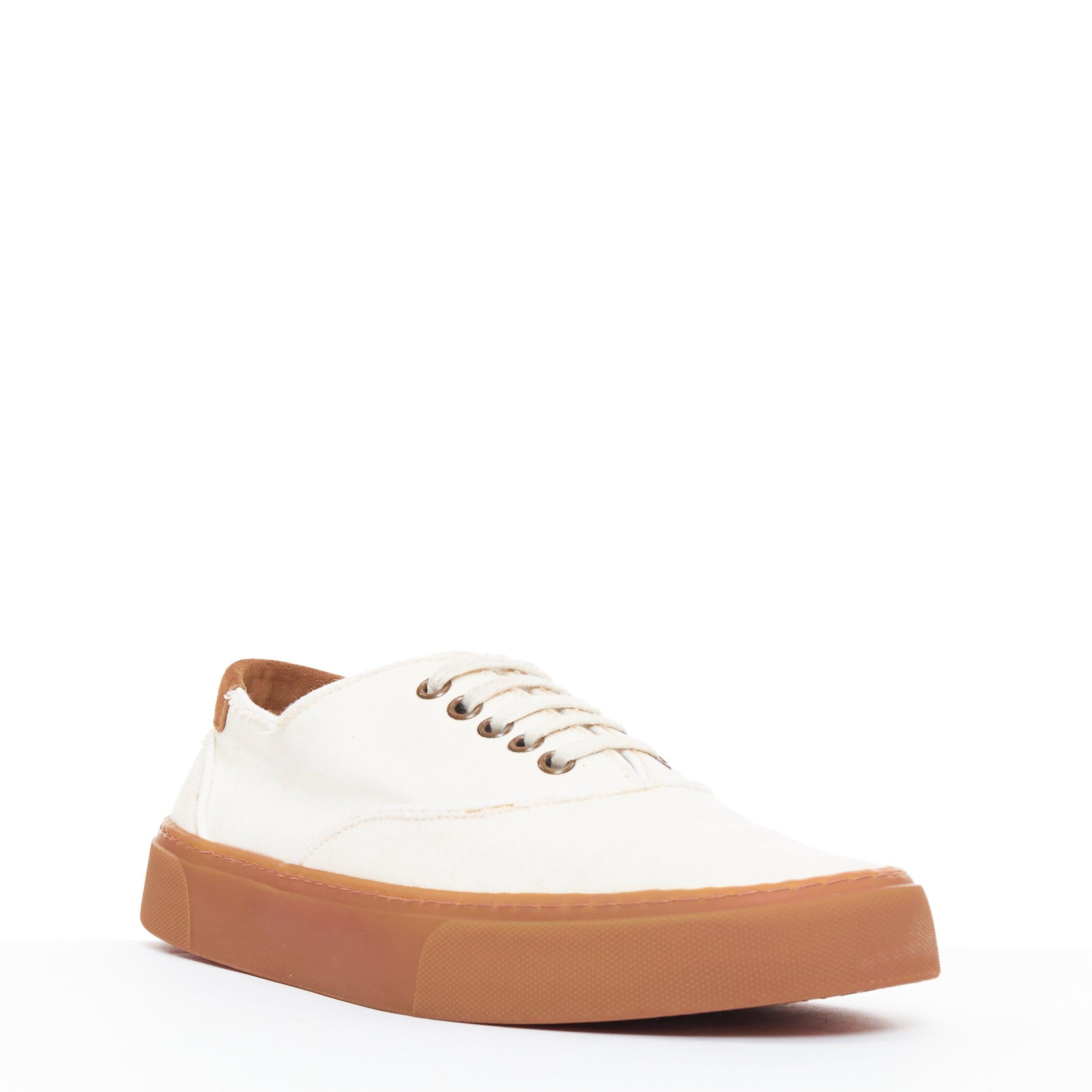 SAINT LAURENT Venice cream gum lace up low skate sneakers EU40
Référence : CNLE/A00427
Marque : Saint Laurent
Designer : Anthony Vaccarello
Modèle : Venise
MATERIAL : Toile, caoutchouc
Couleur : Crème, Marron
Motif : Solide
Fermeture :