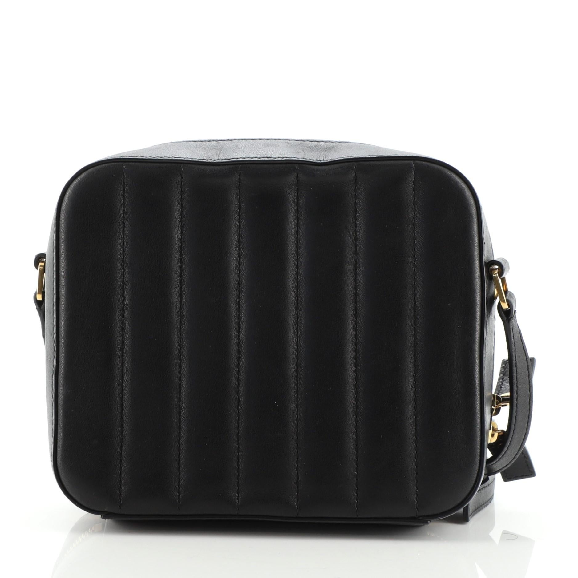 Saint Laurent Vicky Kameratasche aus gestepptem Leder Medium (Schwarz)