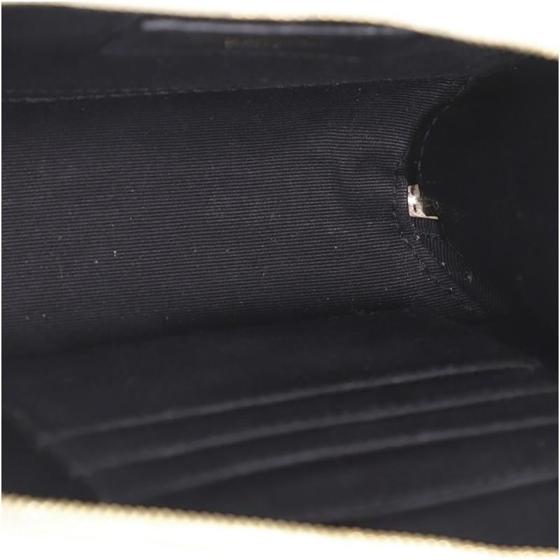 Saint Laurent - Sac pour appareil photo Vicky en cuir matelassé - Jouet vertical 1