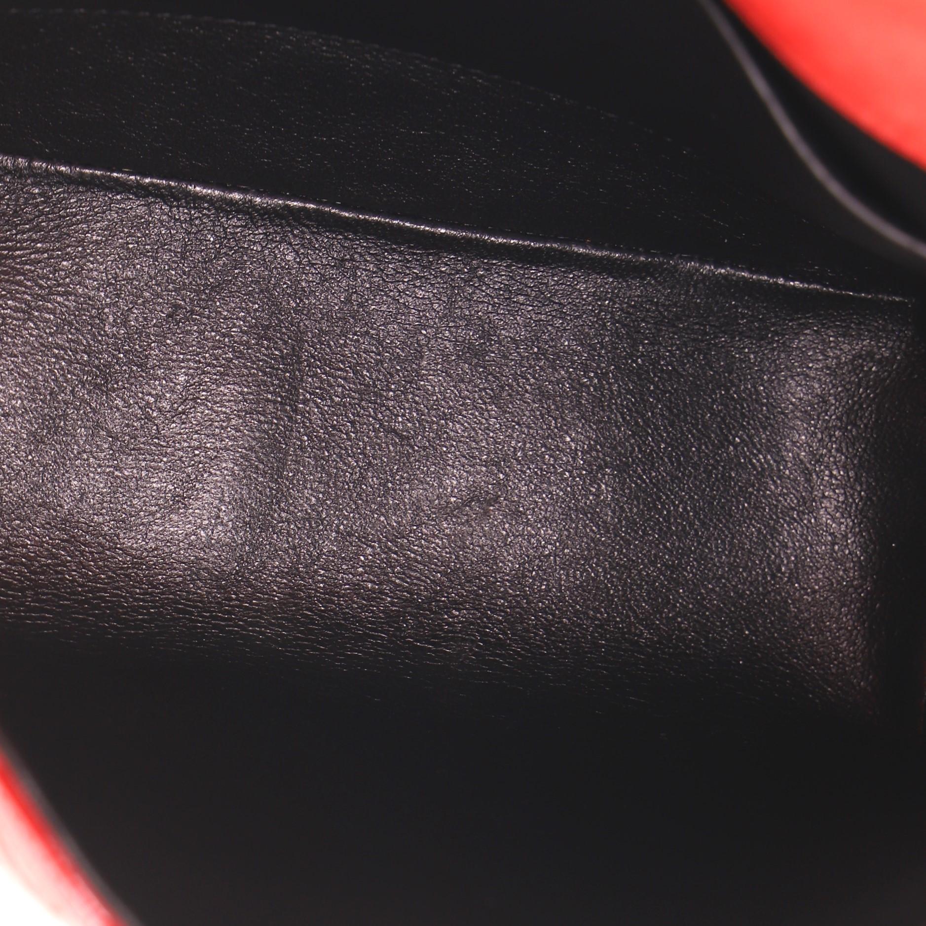 Saint Laurent Vicky Umhängetasche aus gestepptem Lackleder Groß 1