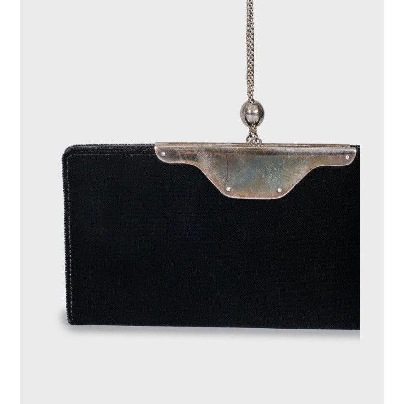 Donna Saint Laurent Vintage, la pochette con tracolla a catena in velluto nero in vendita