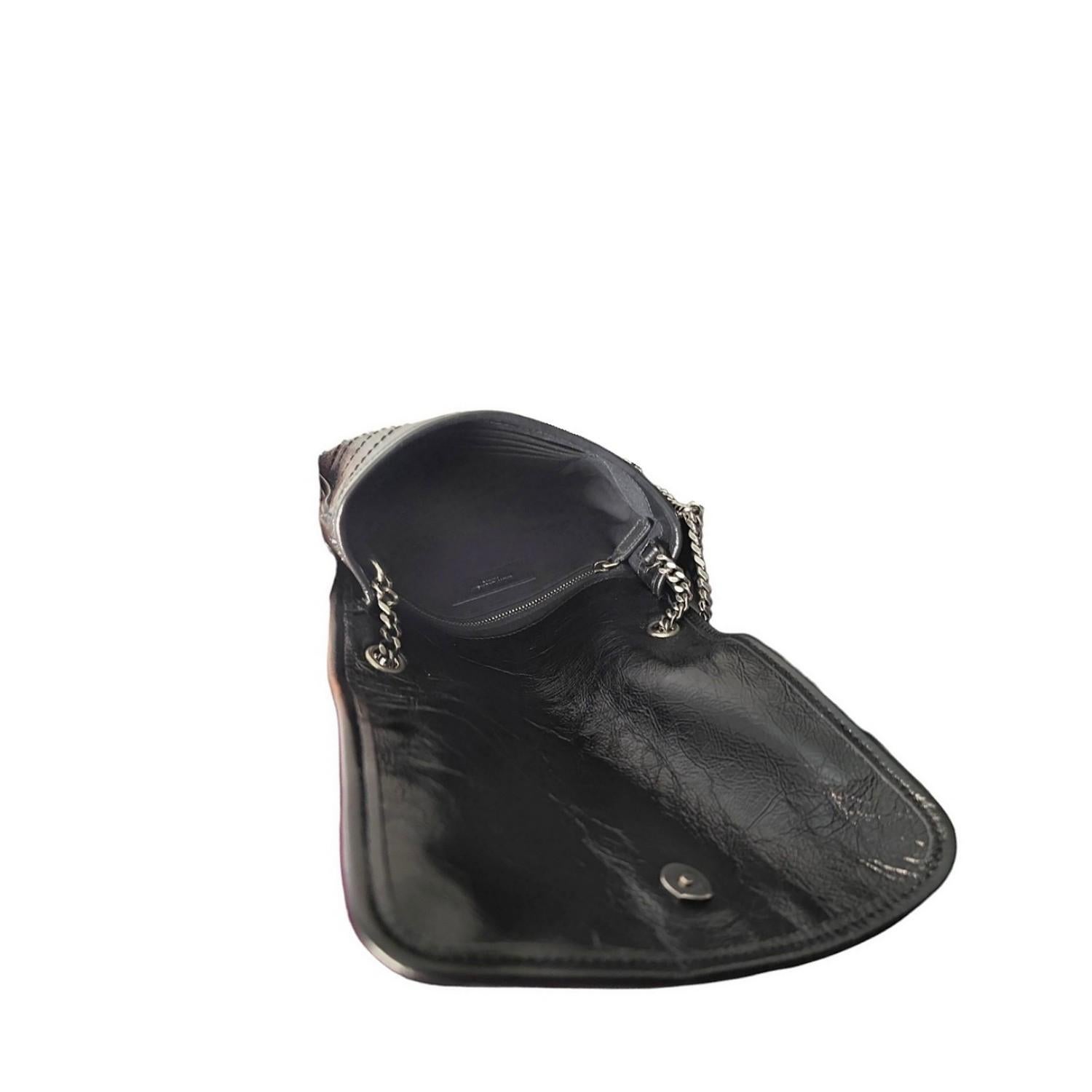 Saint Laurent Vintage Portefeuille Niki en cuir de veau froissé sur chaîne en vente 1