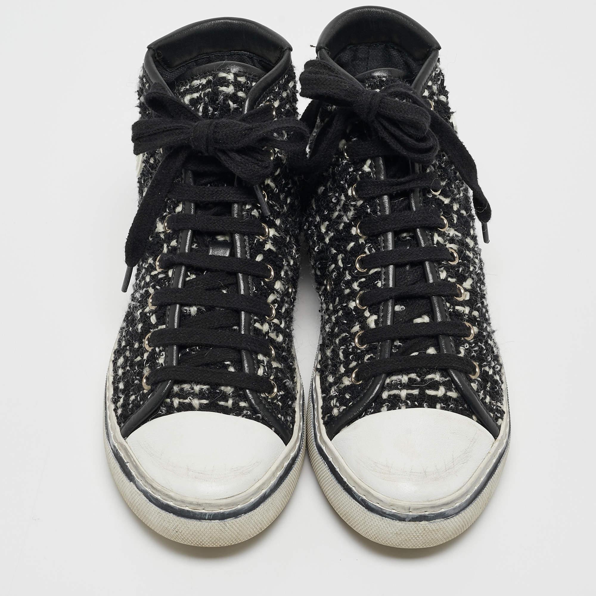 Saint Laurent White/Black Tweed and Leather Bedford High Sneakers Size 36 In Fair Condition For Sale In Dubai, Al Qouz 2