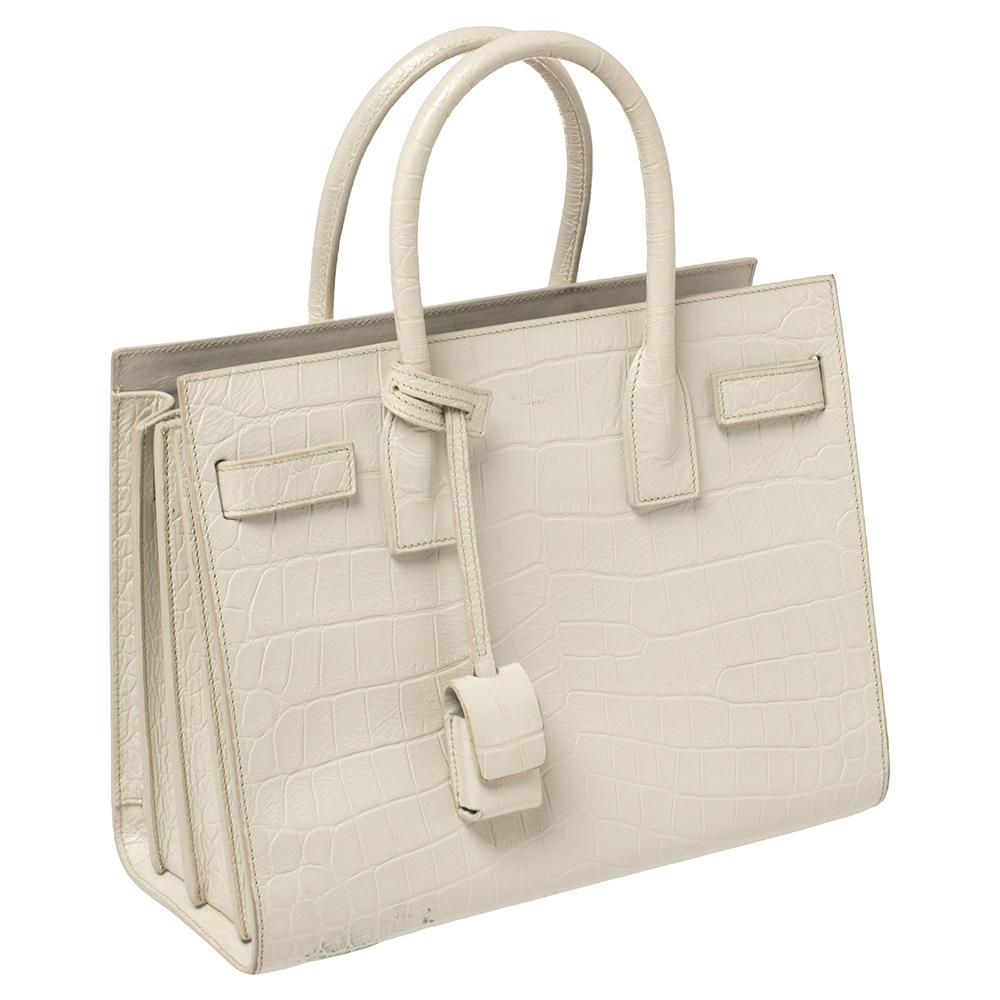 Saint Laurent Baby Classic Sac De Jour Tragetasche aus weißem Leder mit Kroko-Prägung im Zustand „Relativ gut“ in Dubai, Al Qouz 2