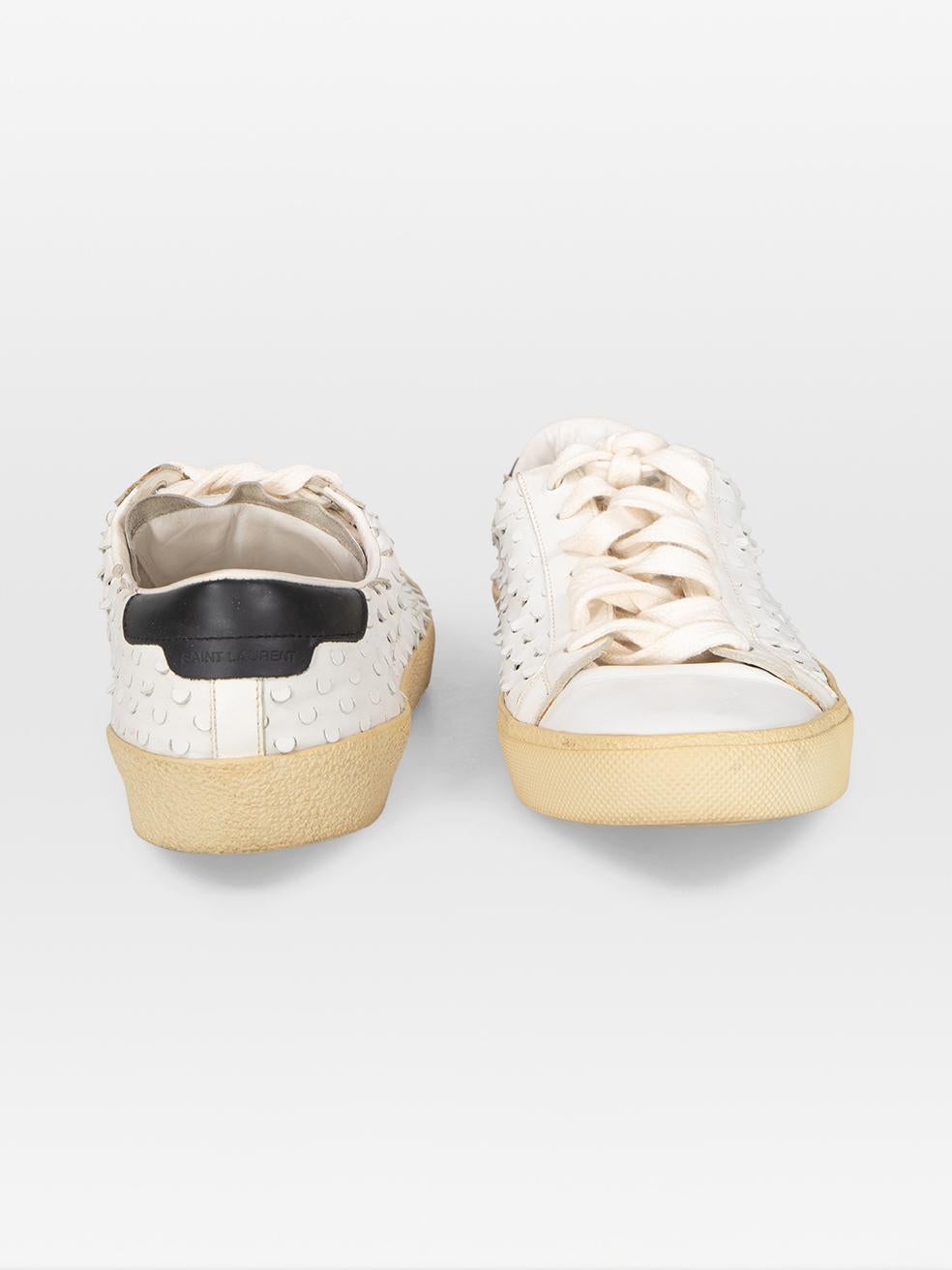 Blanc Saint Laurent Baskets perforées en cuir blanc Taille IT 41 en vente