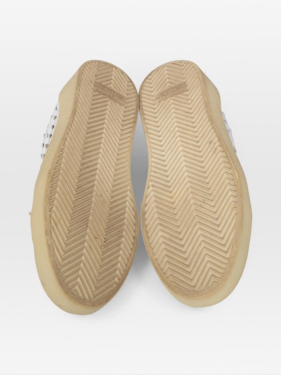 Saint Laurent Baskets perforées en cuir blanc Taille IT 41 Excellent état - En vente à London, GB