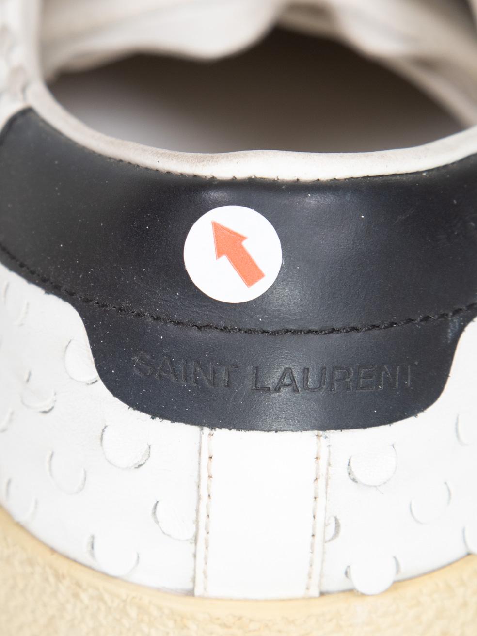 Saint Laurent Baskets perforées en cuir blanc Taille IT 41 en vente 4