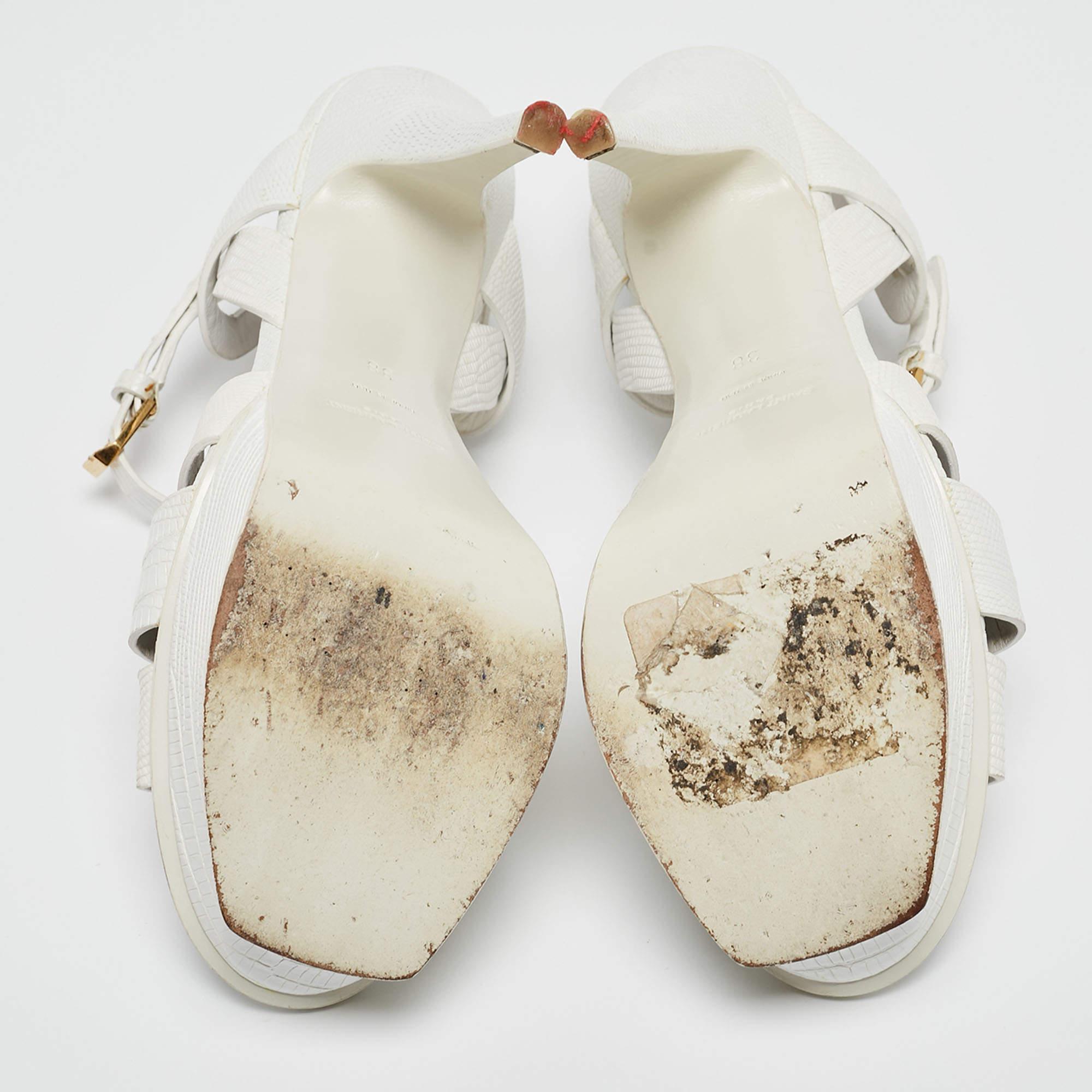 Saint Laurent Weiße Tribute-Sandalen aus Leder mit Eidechsenprägung Größe 38 im Angebot 2