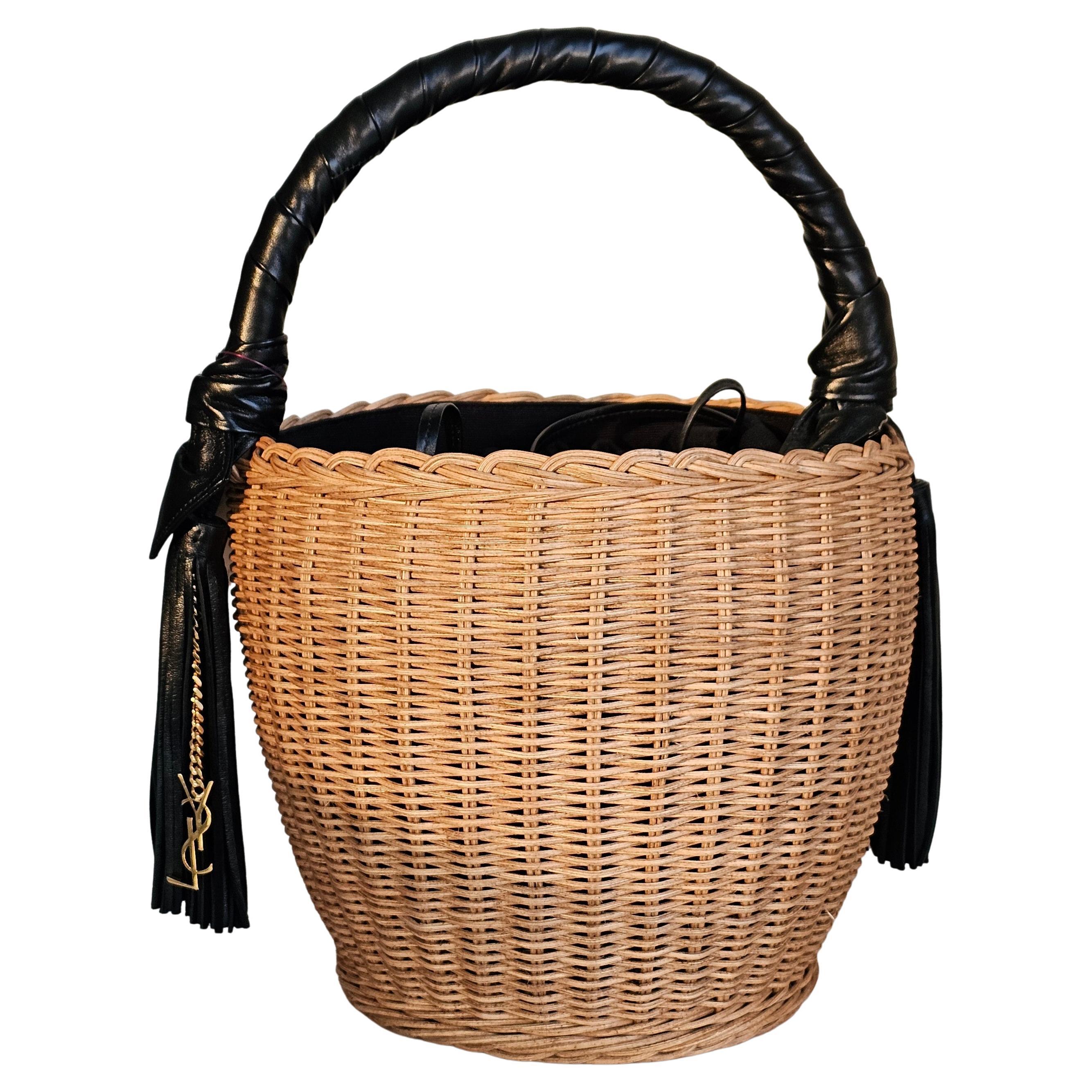 Can Saint Laurent purse chains be adjusted?