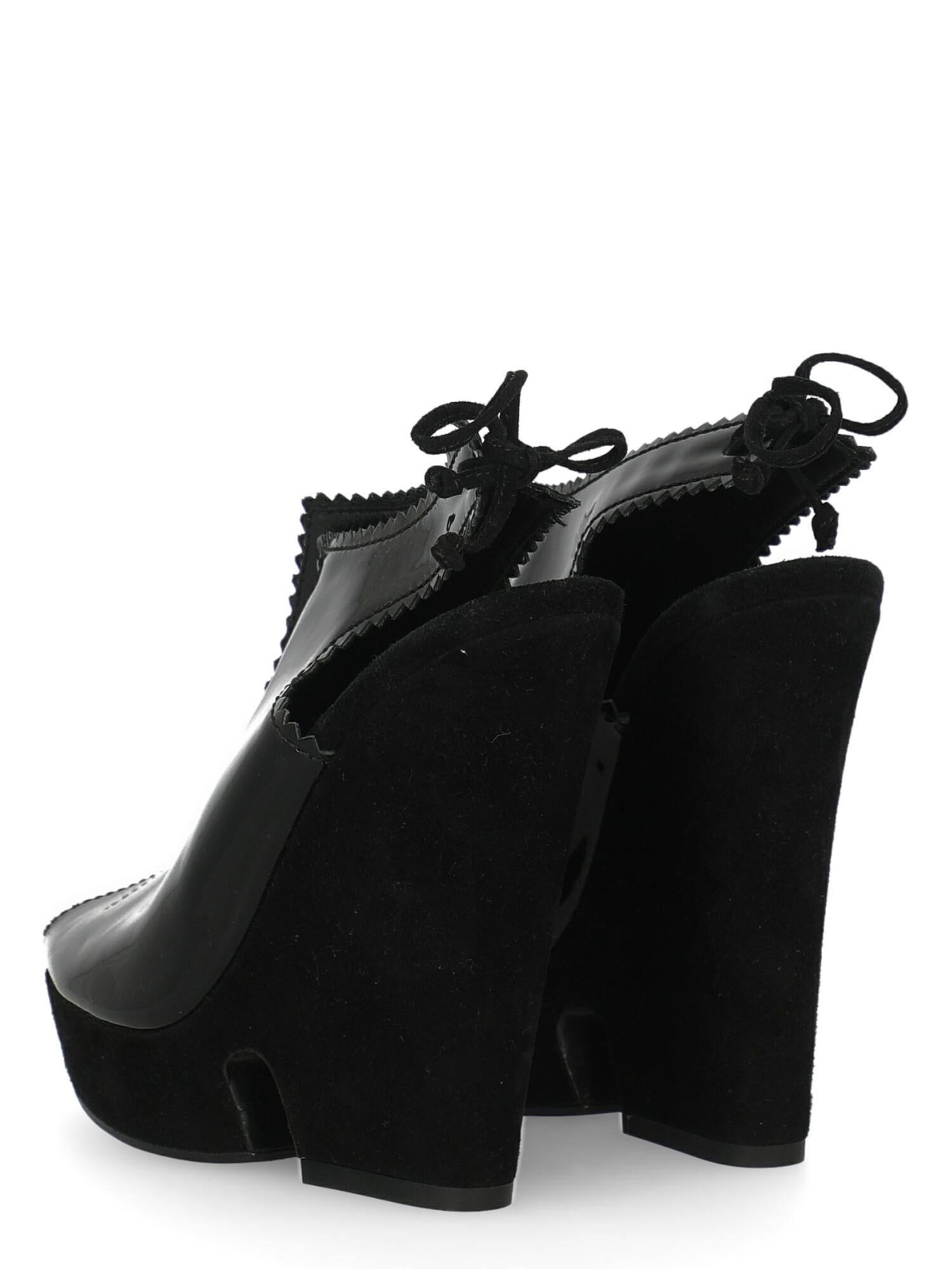 Women's Saint Laurent Women  Ankle boots Black Leather IT 37 For Sale