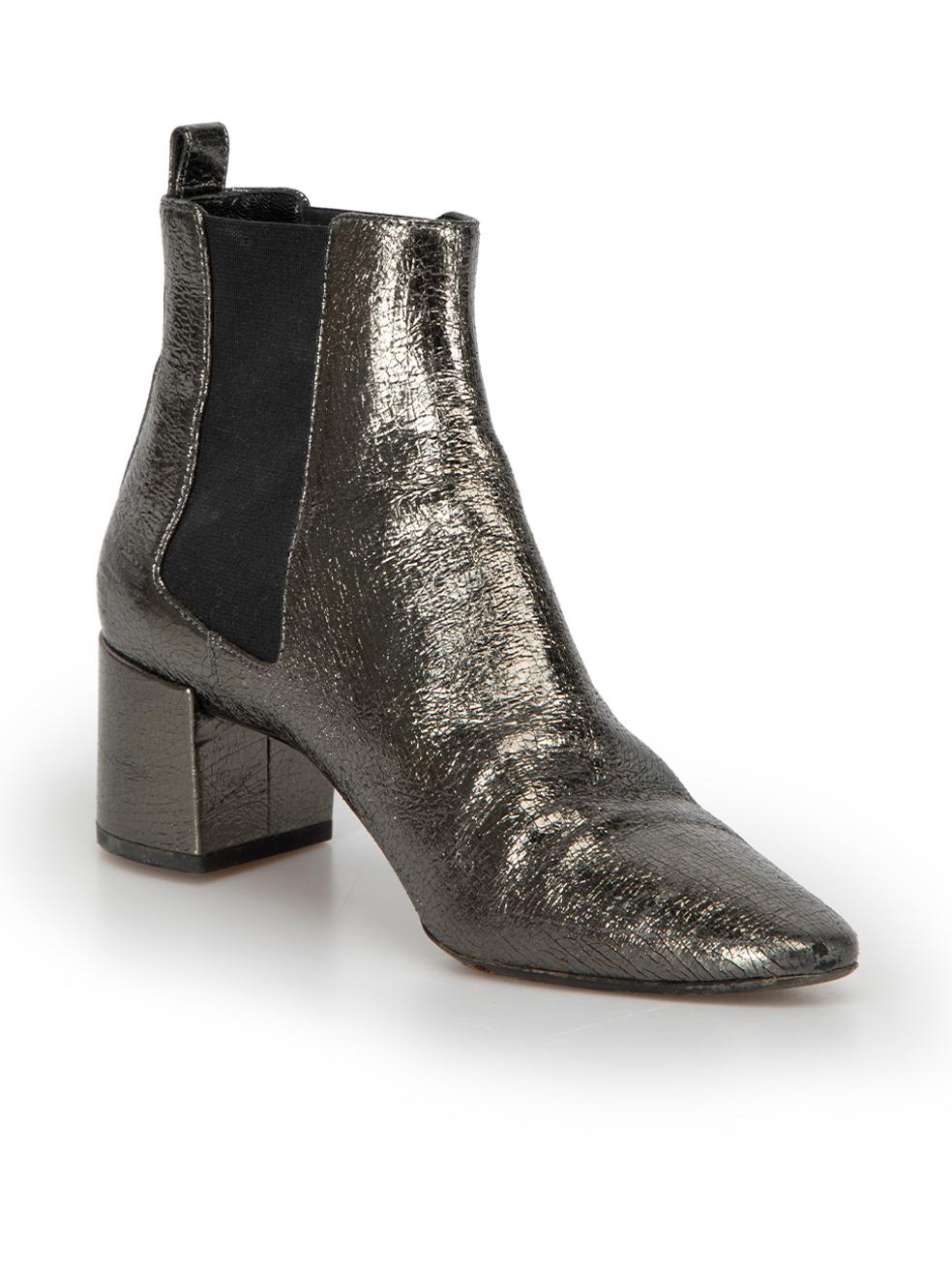 CONDITION is Very good. Minimal wear to boots is evident. Minimal wear to the metallic exterior and the outsole on this used Saint Laurent designer resale item. 



Details


Anthracite

Patent leather

Chelsea boots

Pointed toe

Mid block