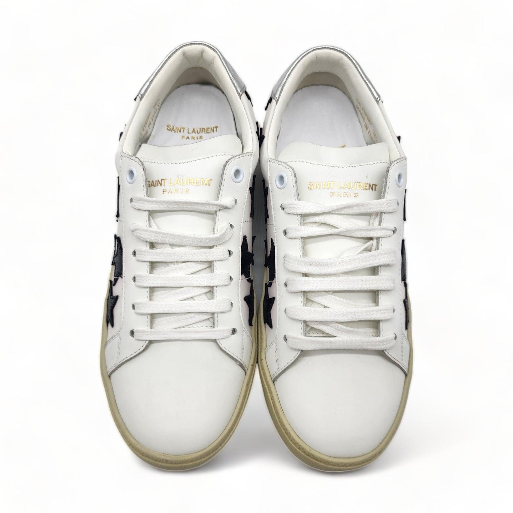 Brand new with minor manufacturer defects.

Additional information:
Color: White
Size: 8.5 US (38.5 EU) It will fit a size 8 to 8.5US
Condition: The shoes have discoloration around the stars. There are also minor marks on the tongue of each shoe.