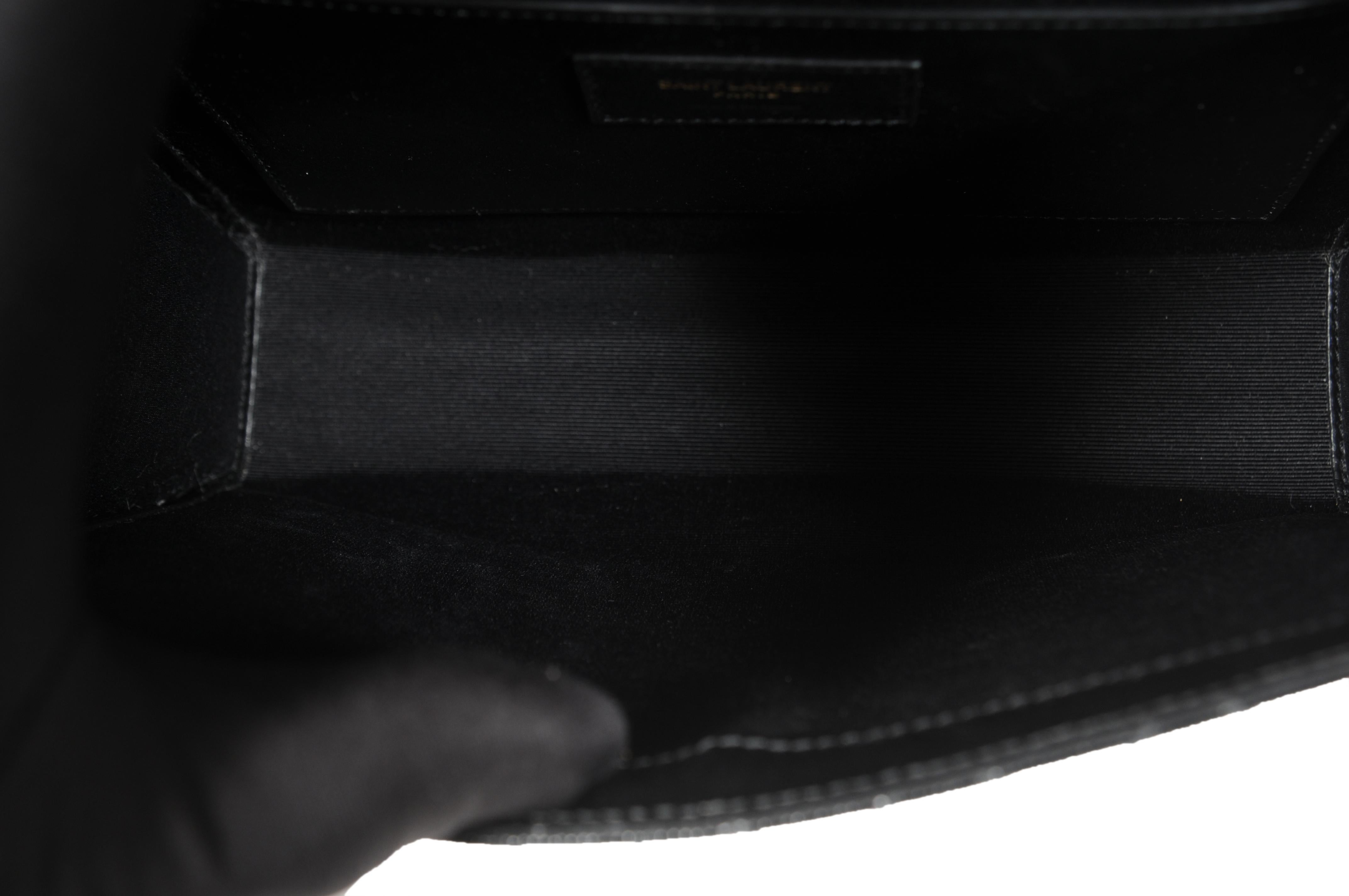 Saint Laurent Womens Envelope Medium Gesteppte Strukturierte Leder Umhängetasche Schwarz im Angebot 13