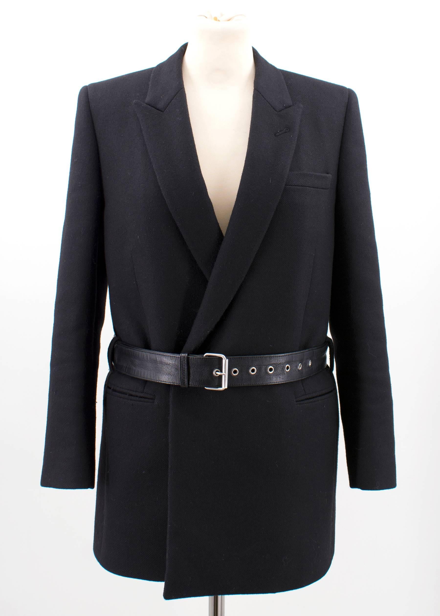 Condition: 9.5/10, in excellent condition.
Double Breasted wool coat features a leather belt and two side pockets

Measurements: Shoulders: 39 Cm Sleeves: 55 Cm Length: 81 Cm