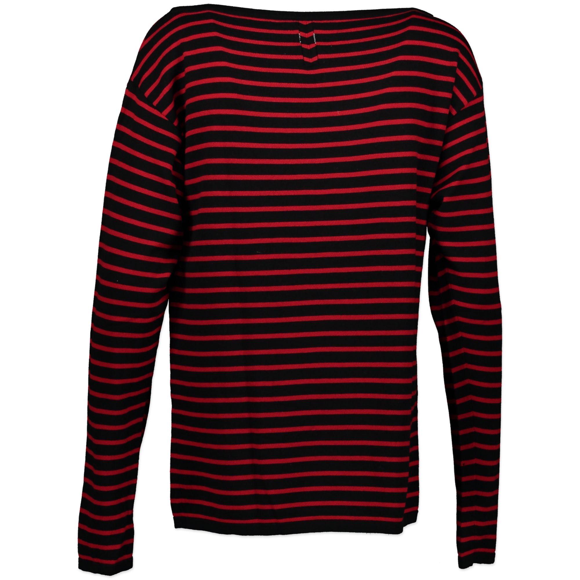 Very good condition

Saint Laurent Wool Striped Top - size XS

This Saint Laurent longsleeve wool top is a classic piece in the collection. The black and red striped give a rock & roll vibe, the boat neck elongates and creates an elegant
