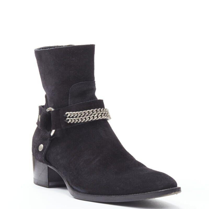 SAINT LAURENT Wyatt 40 botín de ante negro con arnés de cadena plateada EU36.5
Referencia: TGAS/B01837
Marca: Saint Laurent
Diseñador: Anthony Vaccarello
Model No: Arnés de cadena Wyatt 40
Material: Ante
Color: Negro
Patrón: Sólido
Cierre: