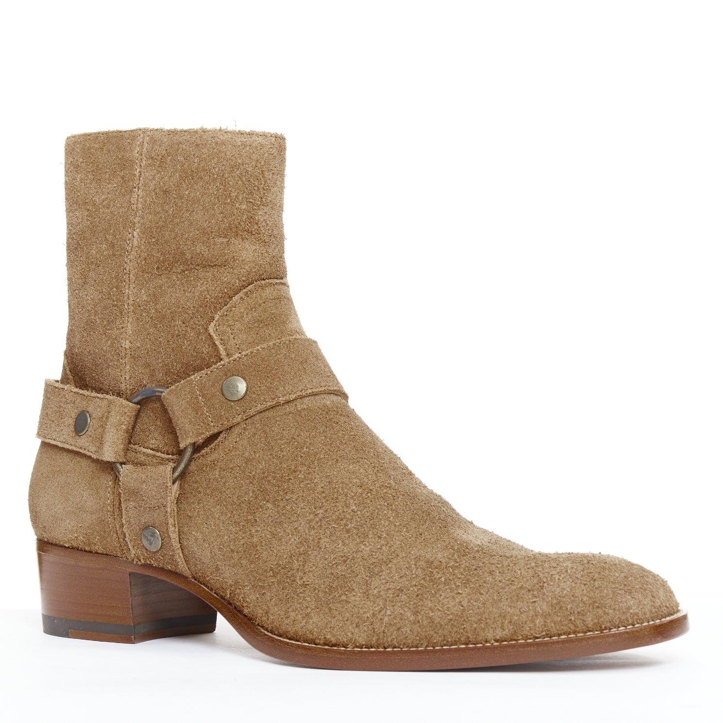 SAINT LAURENT Wyatt brown suede copper ring harness desert boots EU41
Reference: TGAS/E00643
Brand: Saint Laurent
Model: Wyatt
Material: Suede
Color: Brown
Pattern: Solid
Closure: Zip
Lining: Brown Leather
Extra Details: Bringing western influence