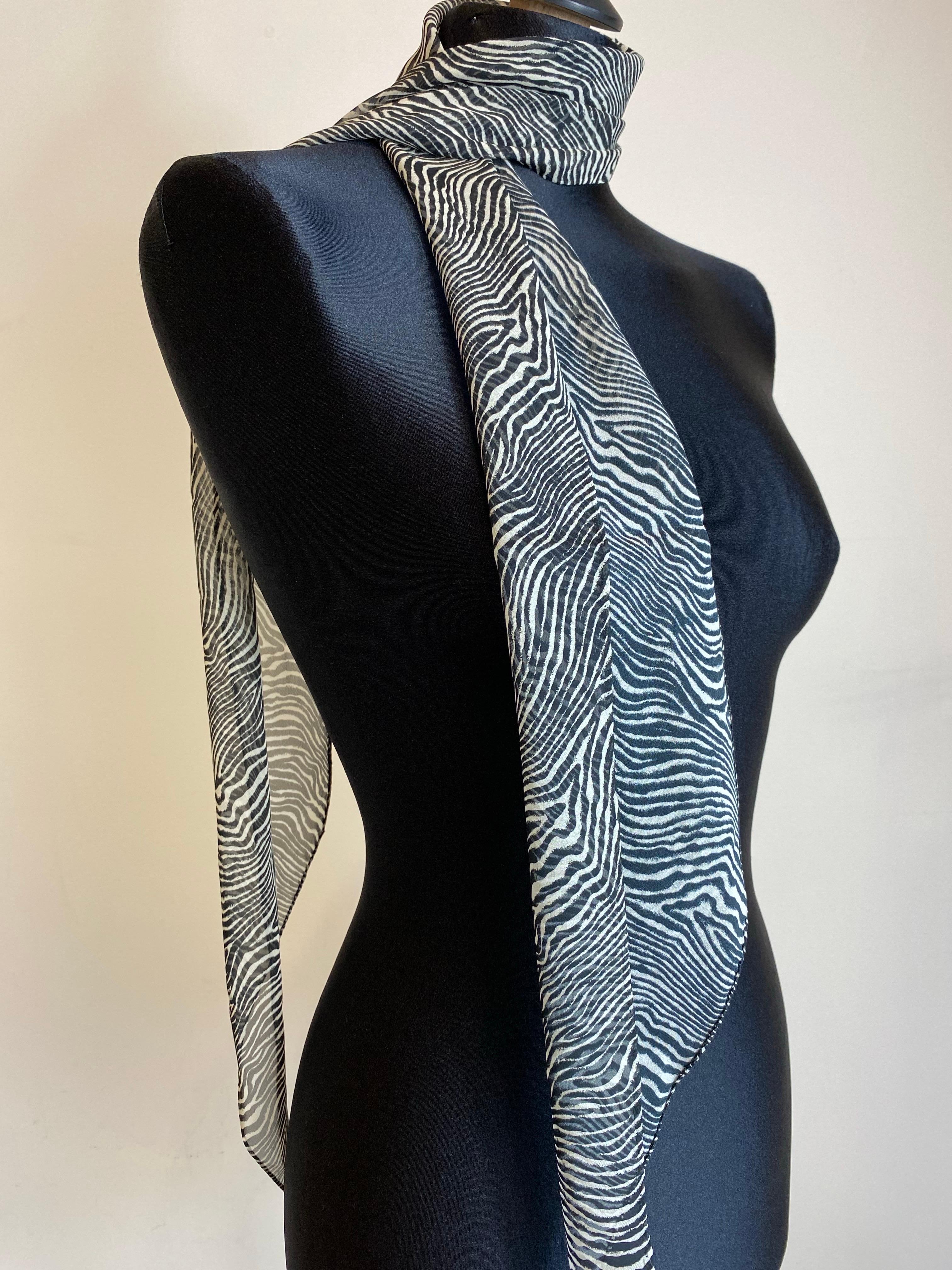 Foulard de seda de cebra Saint Laurent Negro en venta